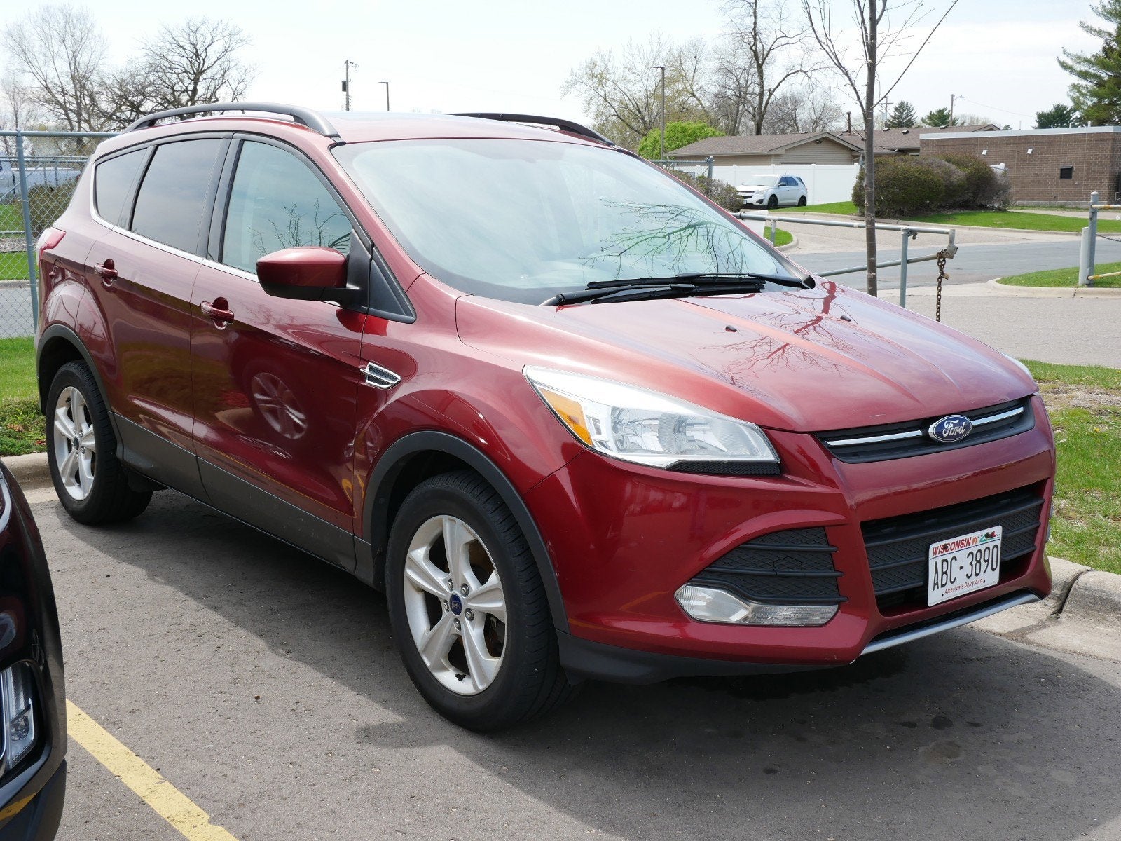 Used 2014 Ford Escape SE with VIN 1FMCU9G9XEUD32145 for sale in Fridley, Minnesota