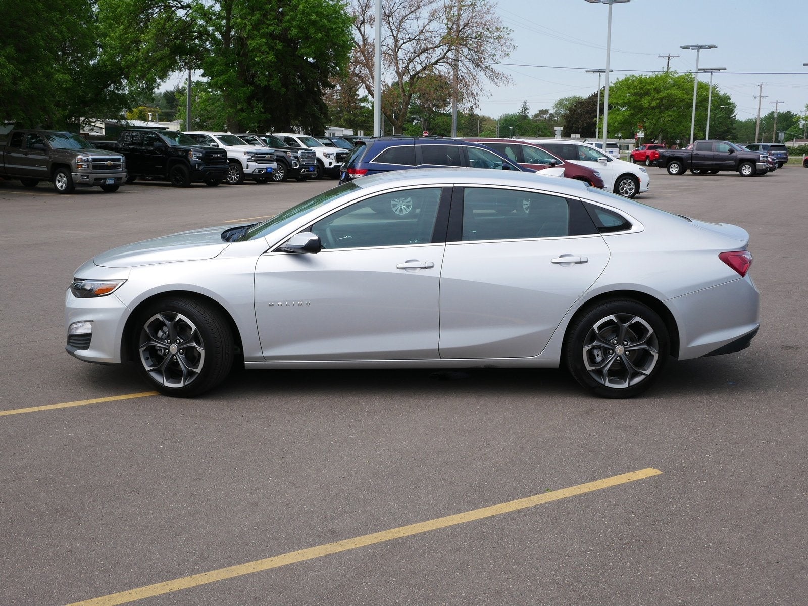 Used 2022 Chevrolet Malibu 1LT with VIN 1G1ZD5ST7NF177688 for sale in Fridley, Minnesota