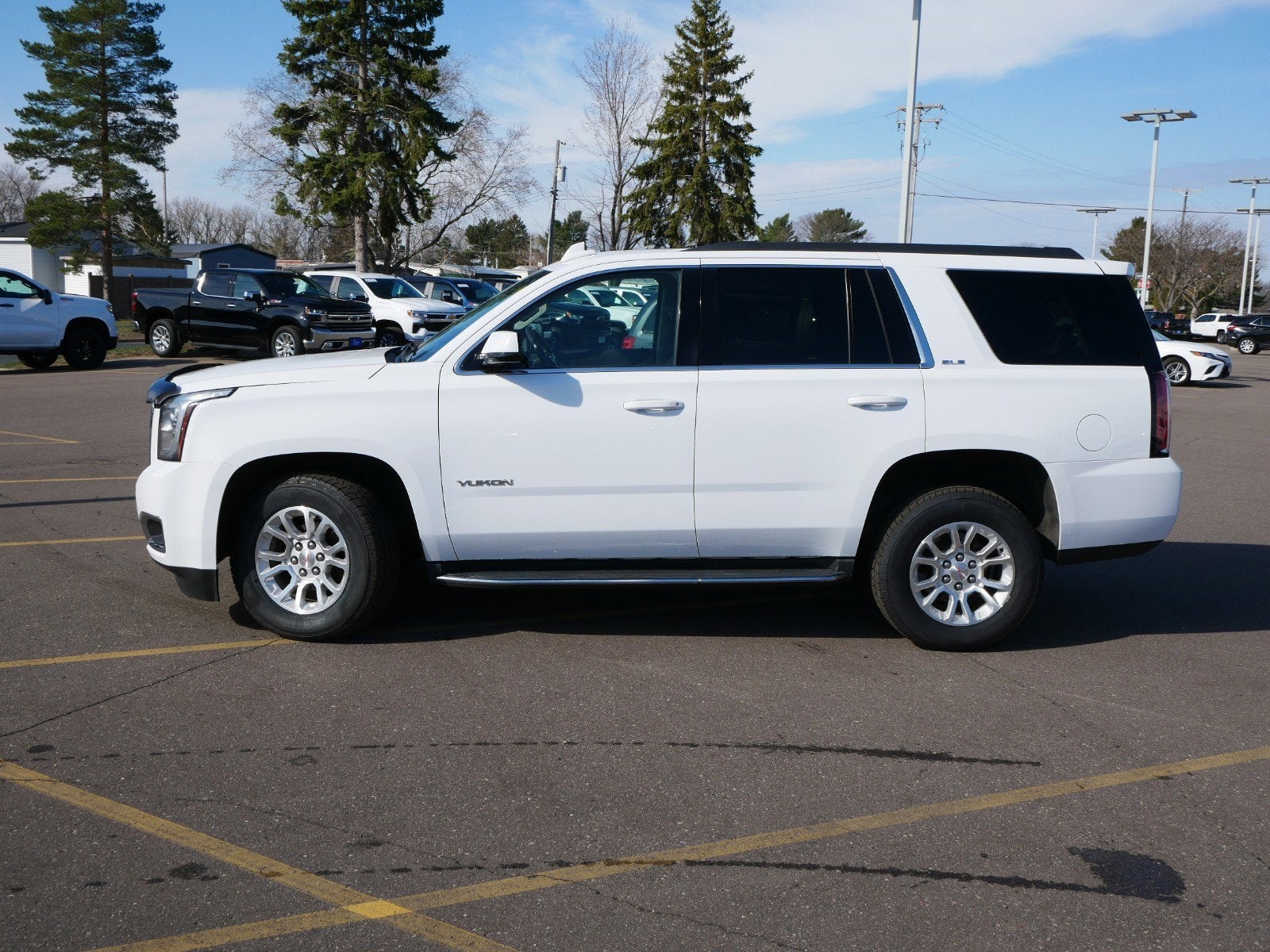 Used 2016 GMC Yukon SLE with VIN 1GKS2AKC4GR318343 for sale in Fridley, Minnesota