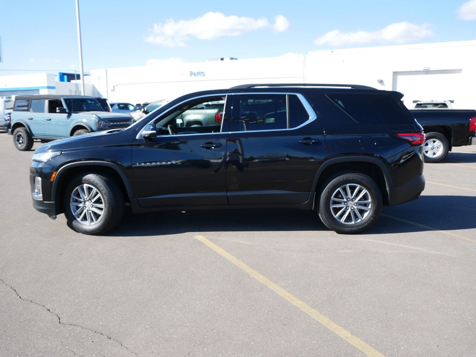 Used 2022 Chevrolet Traverse 3LT with VIN 1GNERHKW7NJ148795 for sale in Fridley, Minnesota