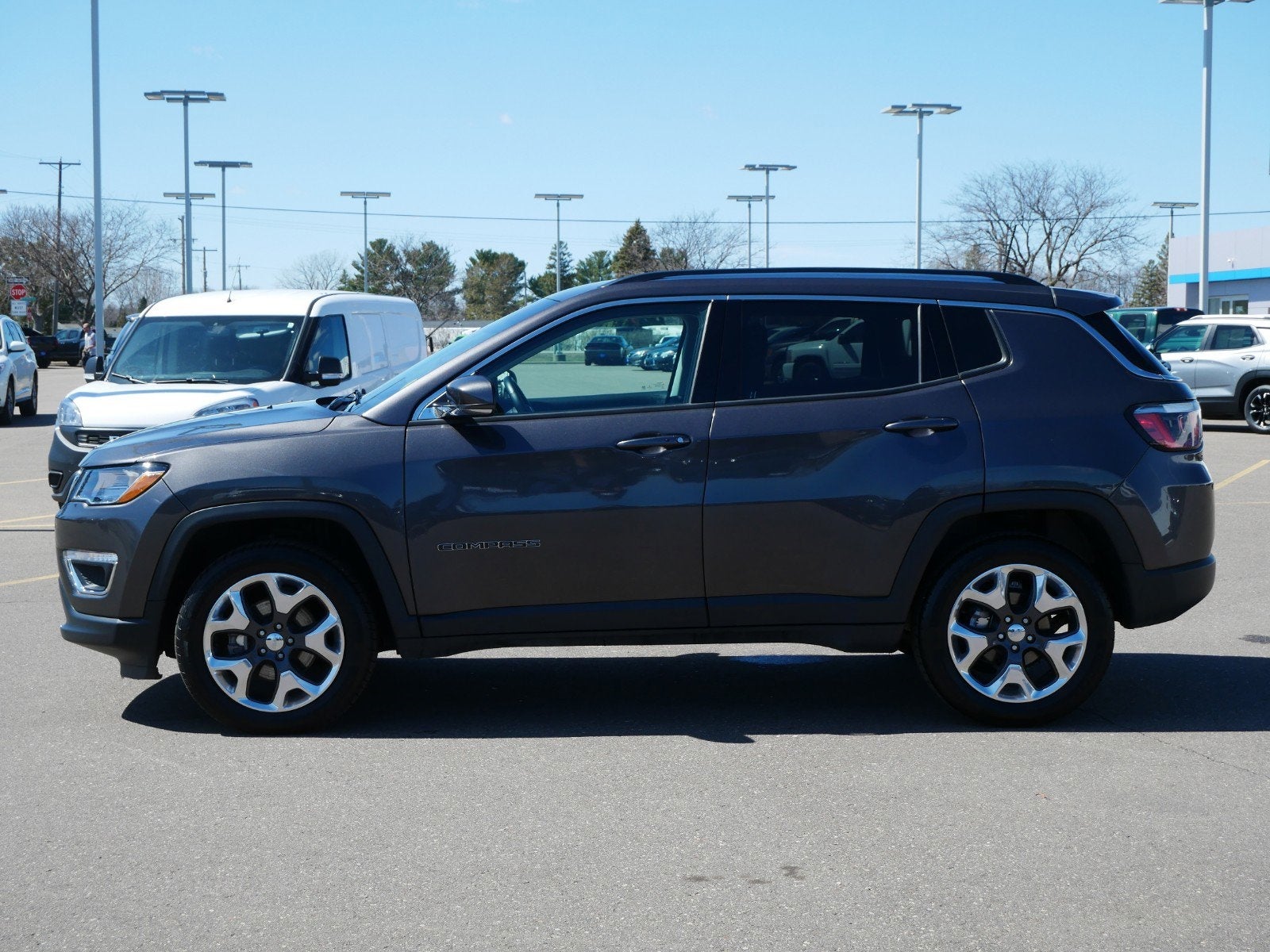 Used 2019 Jeep Compass Limited with VIN 3C4NJDCB9KT752986 for sale in Fridley, Minnesota