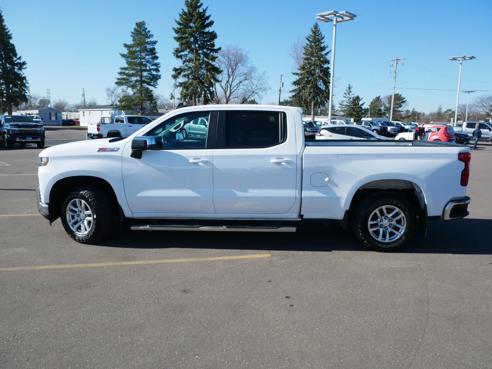 Used 2019 Chevrolet Silverado 1500 LT with VIN 3GCUYDED1KG210358 for sale in Fridley, Minnesota