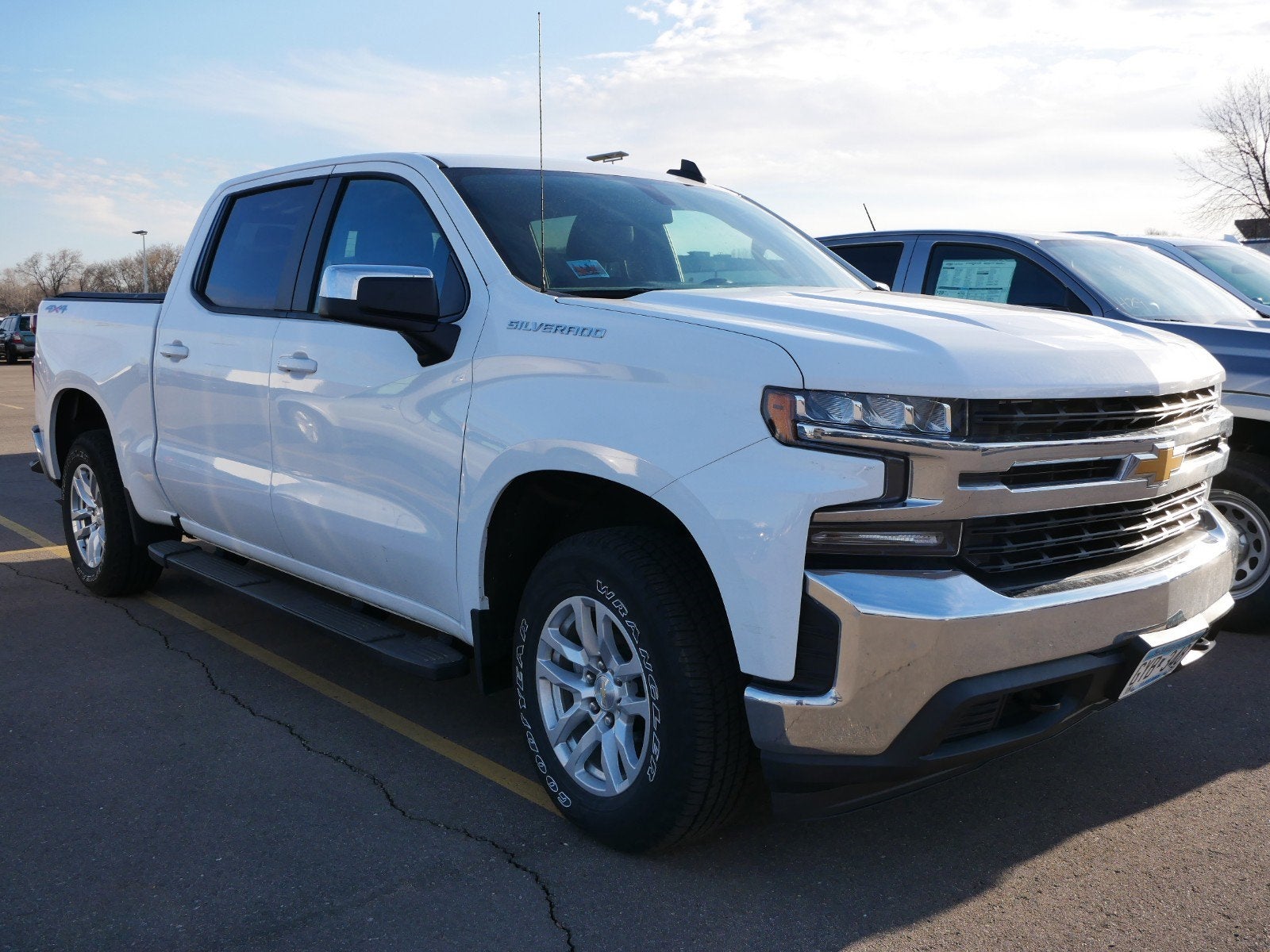Used 2021 Chevrolet Silverado 1500 LT with VIN 3GCUYDED4MG330142 for sale in Fridley, Minnesota