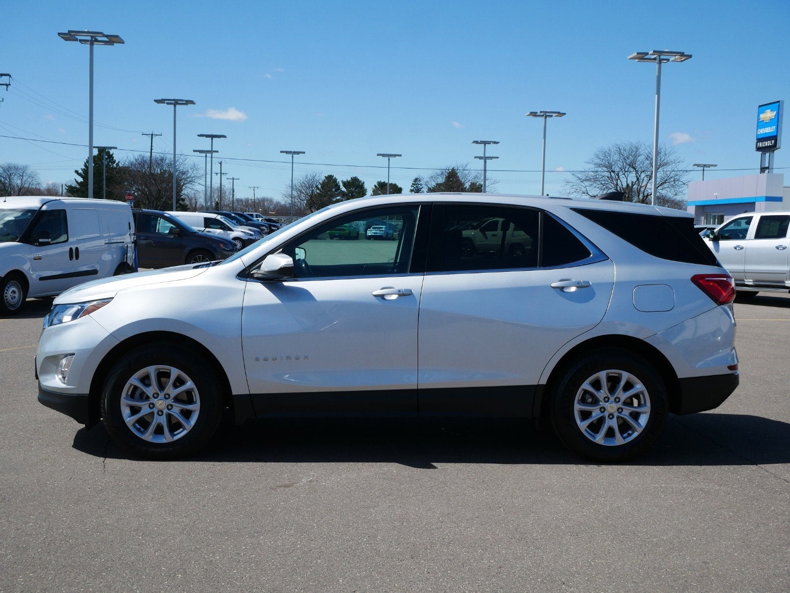 Used 2019 Chevrolet Equinox LT with VIN 3GNAXKEV1KS598621 for sale in Fridley, Minnesota
