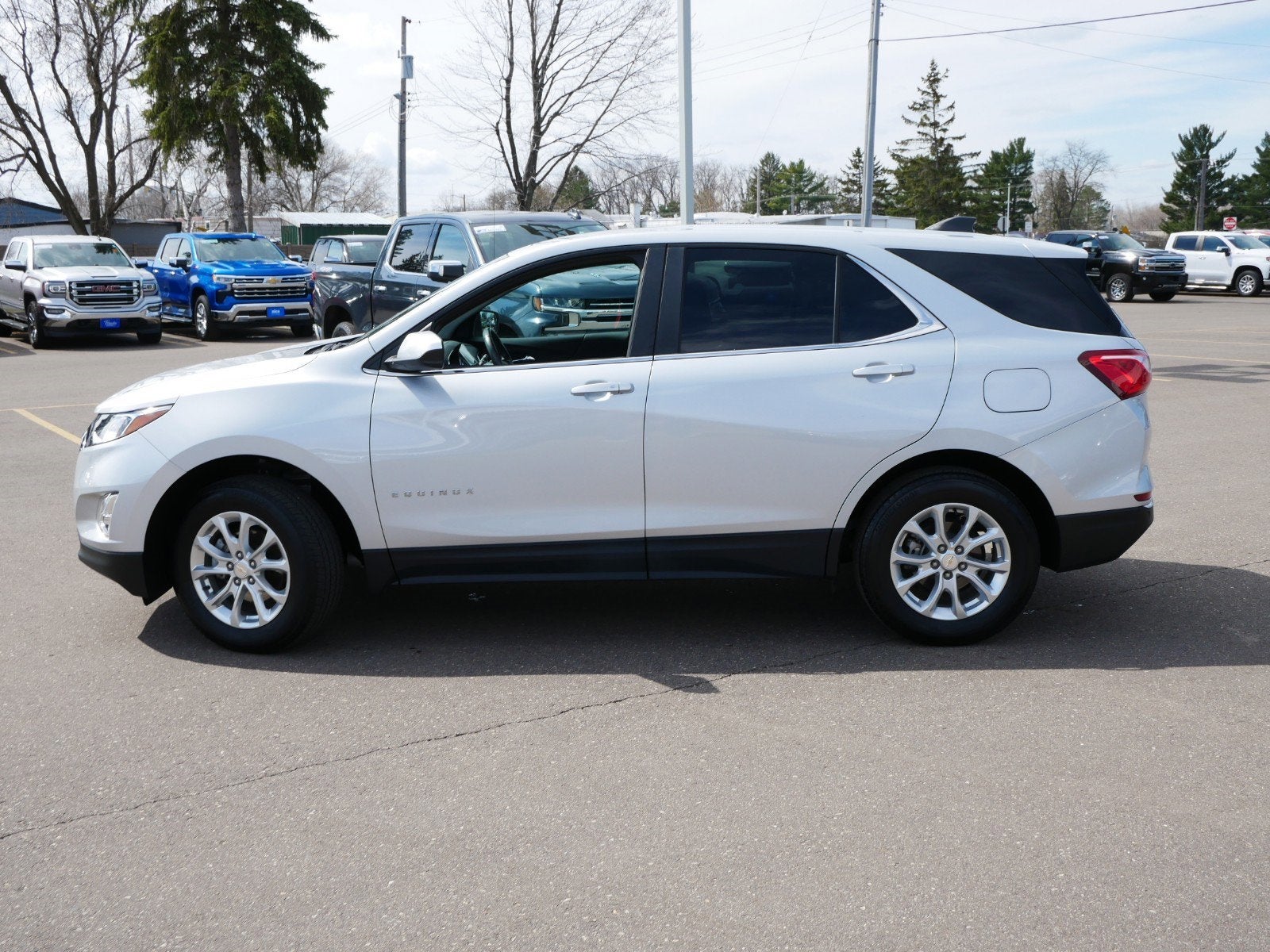 Used 2021 Chevrolet Equinox LT with VIN 3GNAXUEV8ML367658 for sale in Fridley, Minnesota