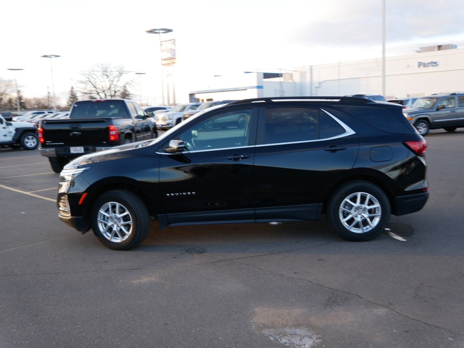 Used 2022 Chevrolet Equinox LT with VIN 3GNAXUEVXNL124404 for sale in Fridley, Minnesota