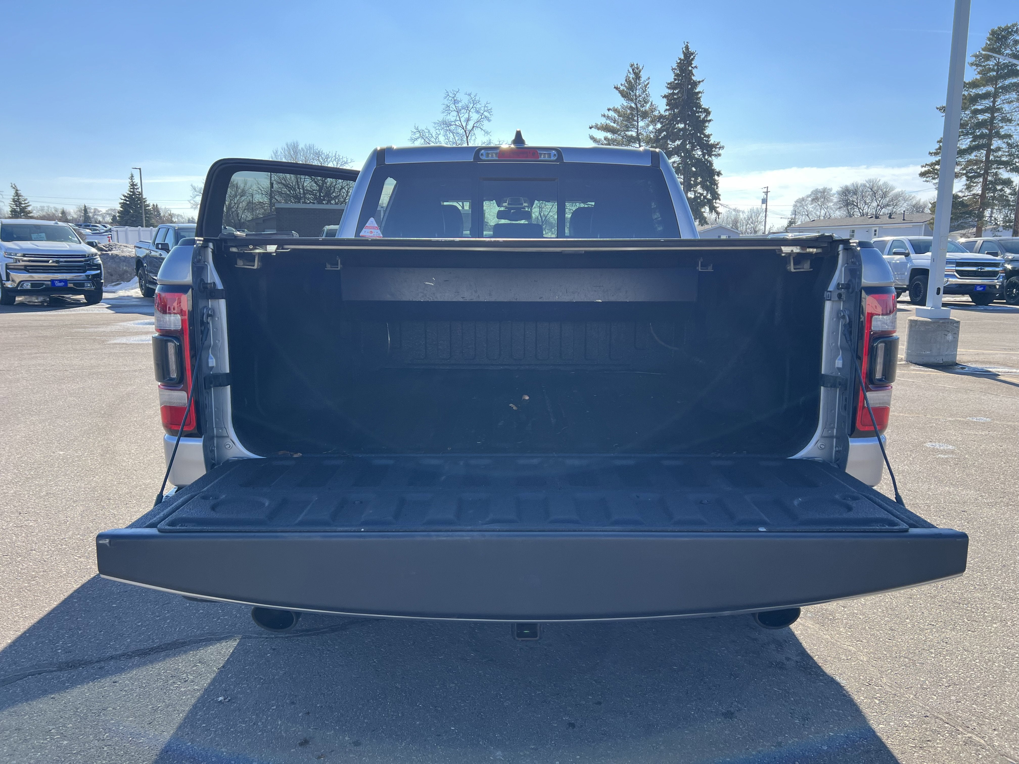 2020 RAM 1500 Laramie Crew Cab 4x4 5'7" Box