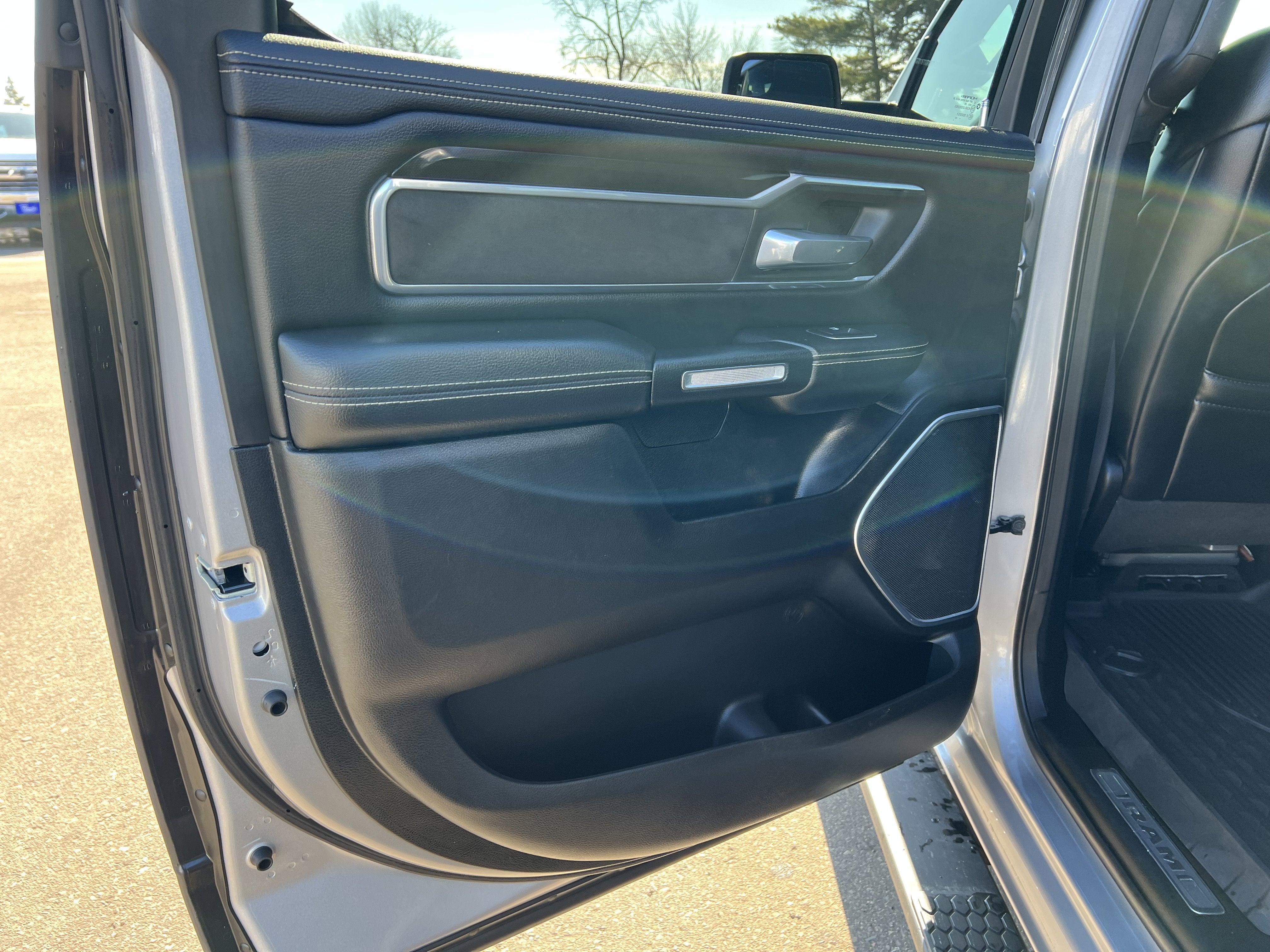 2020 RAM 1500 Laramie Crew Cab 4x4 5'7" Box