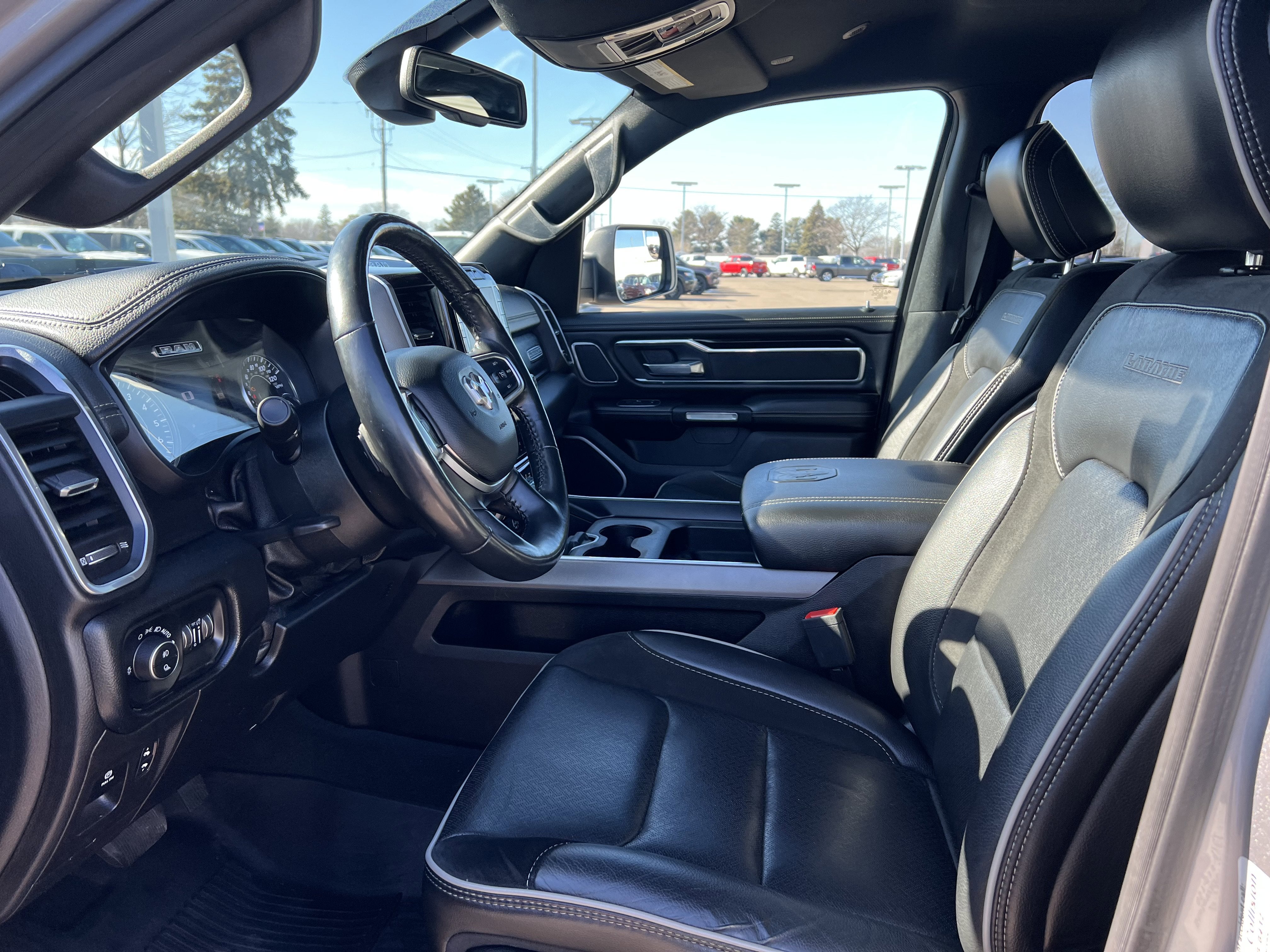 2020 RAM 1500 Laramie Crew Cab 4x4 5'7" Box