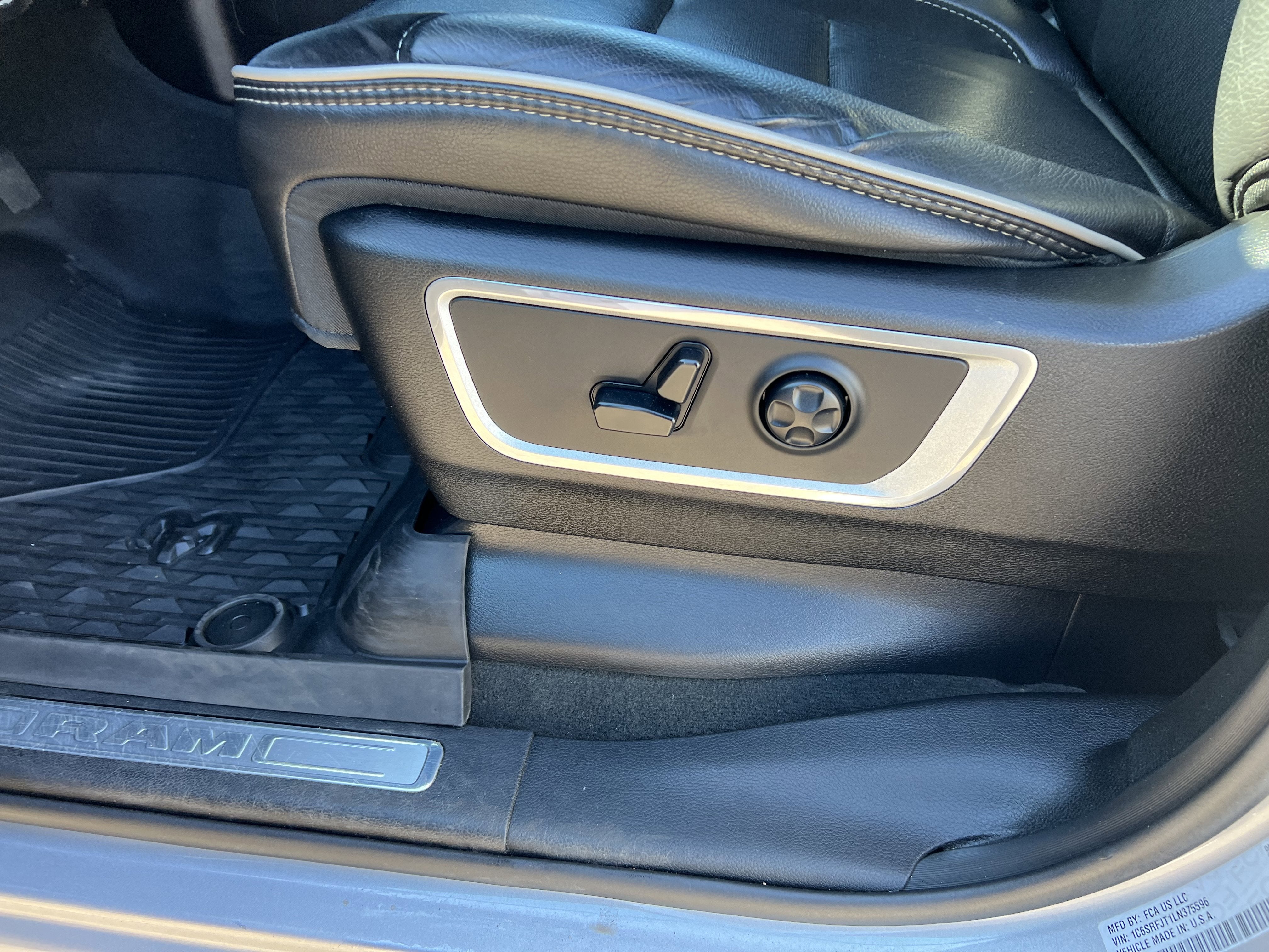 2020 RAM 1500 Laramie Crew Cab 4x4 5'7" Box