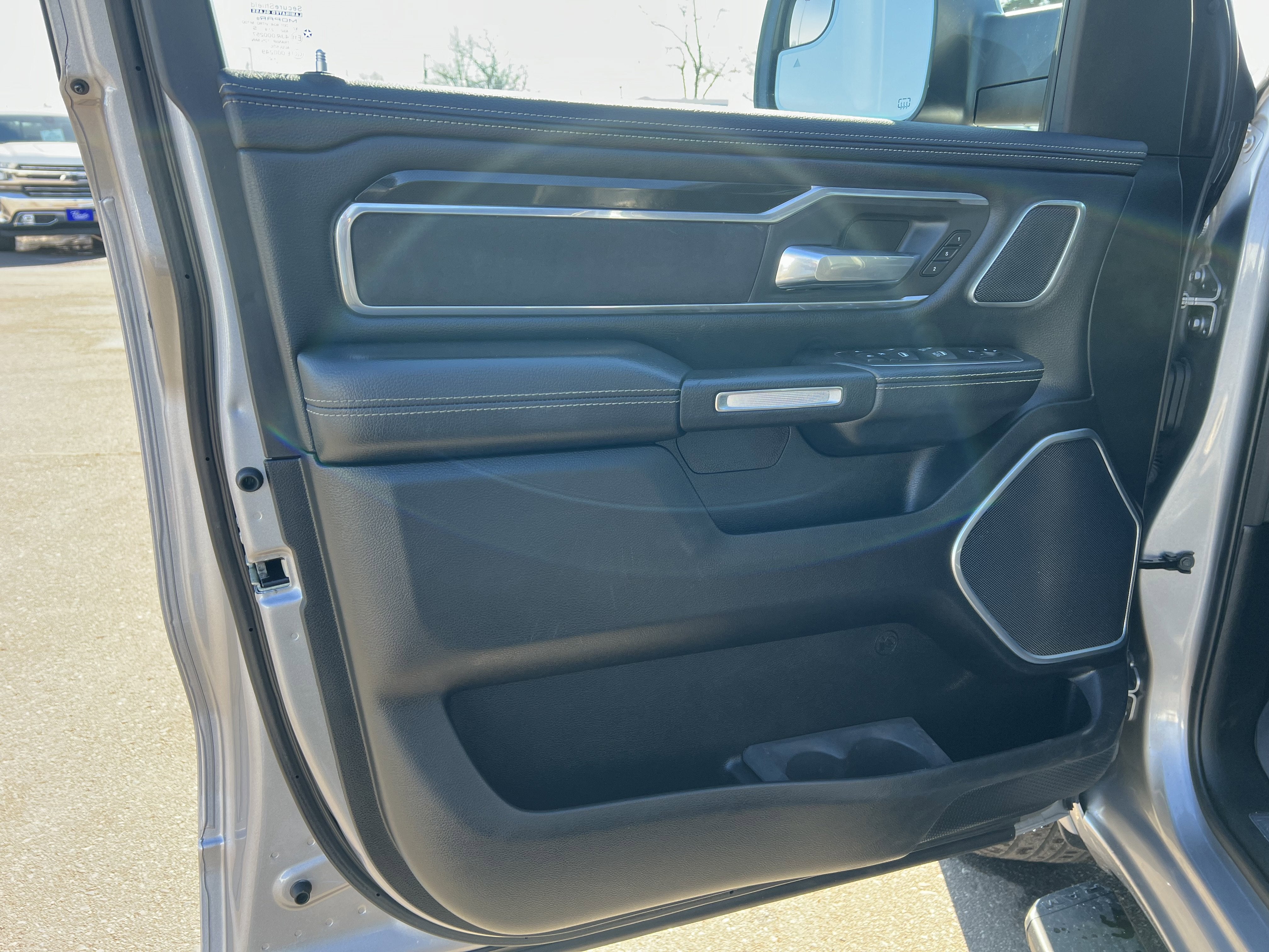 2020 RAM 1500 Laramie Crew Cab 4x4 5'7" Box