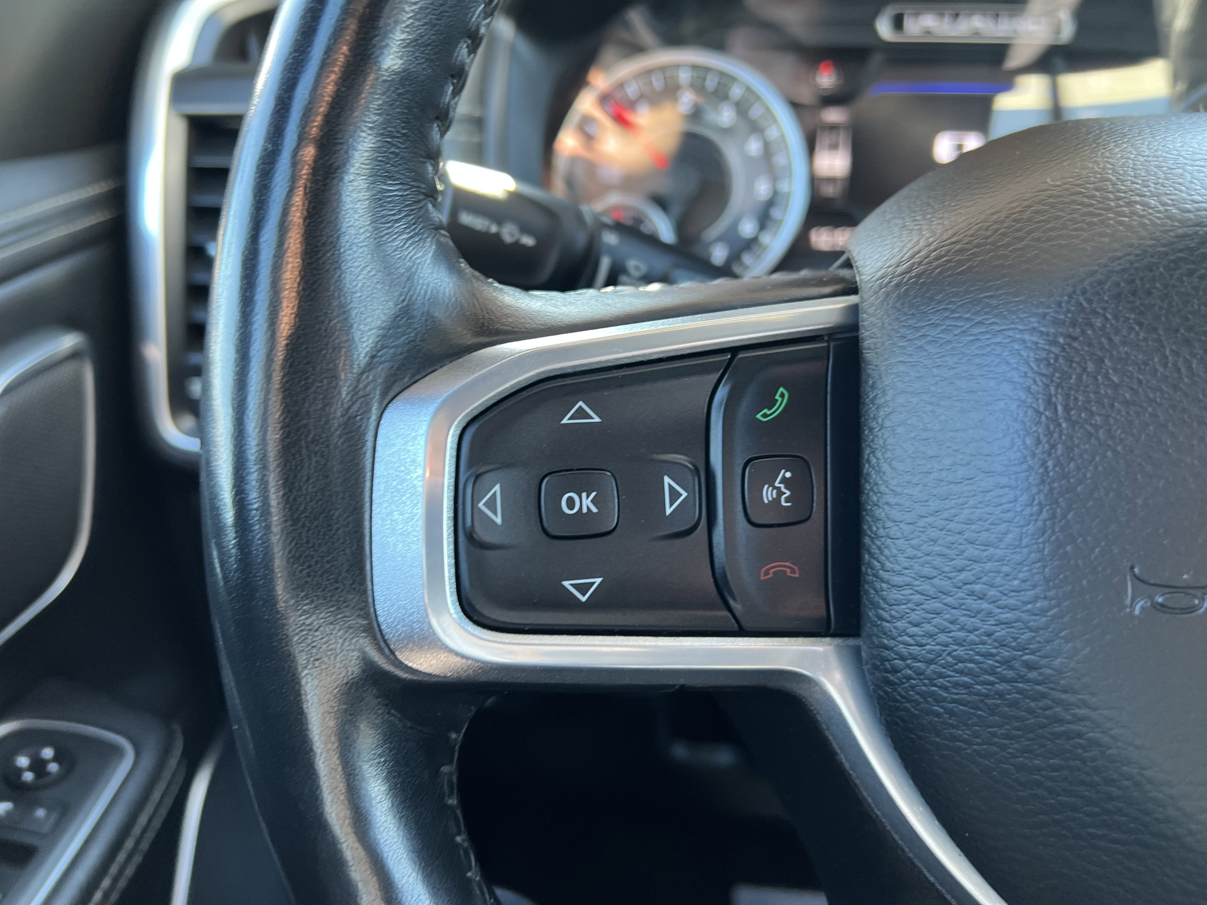 2020 RAM 1500 Laramie Crew Cab 4x4 5'7" Box