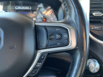 2020 RAM 1500 Laramie Crew Cab 4x4 5'7" Box