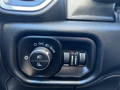 2020 RAM 1500 Laramie Crew Cab 4x4 5'7" Box