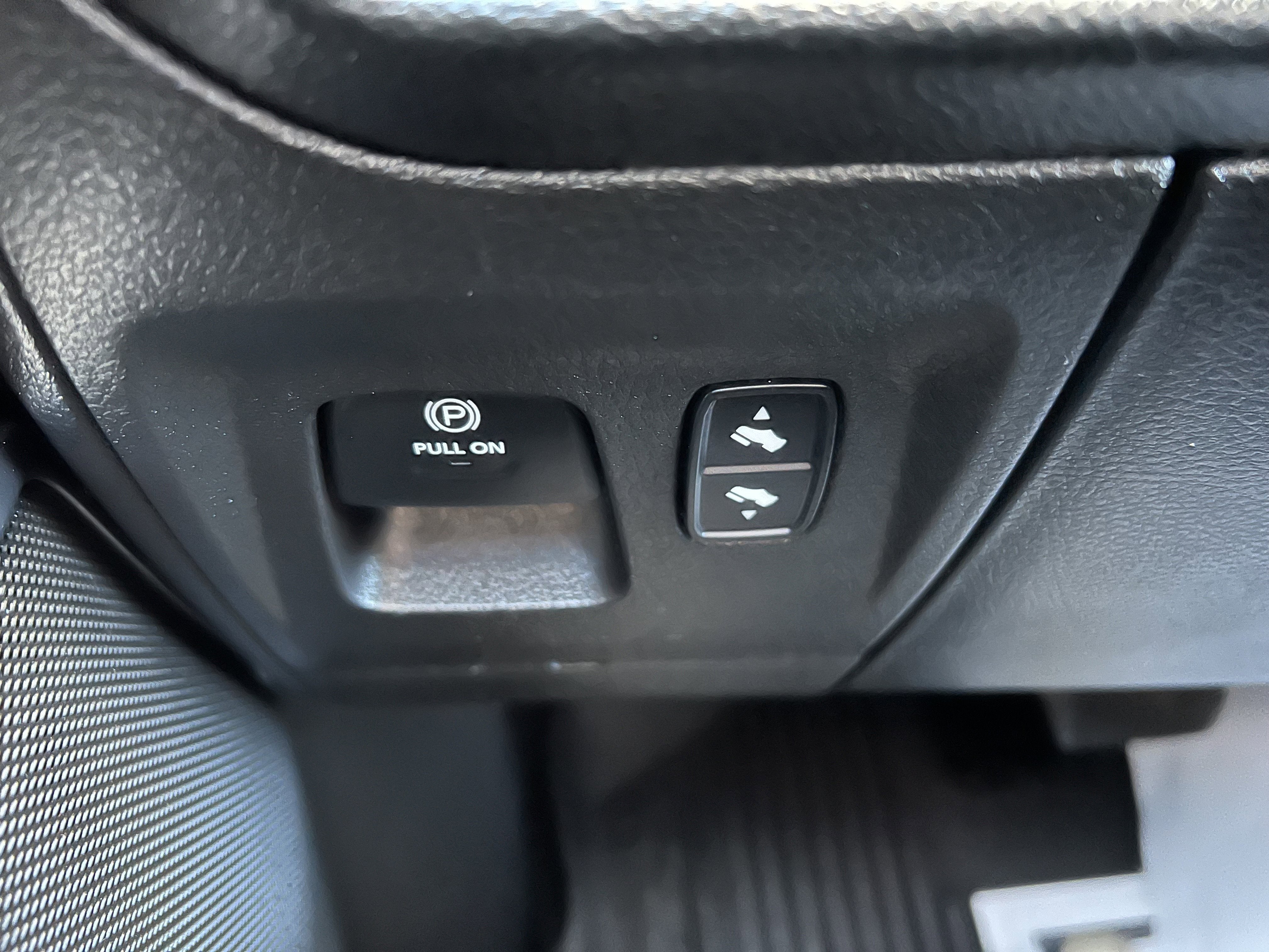 2020 RAM 1500 Laramie Crew Cab 4x4 5'7" Box