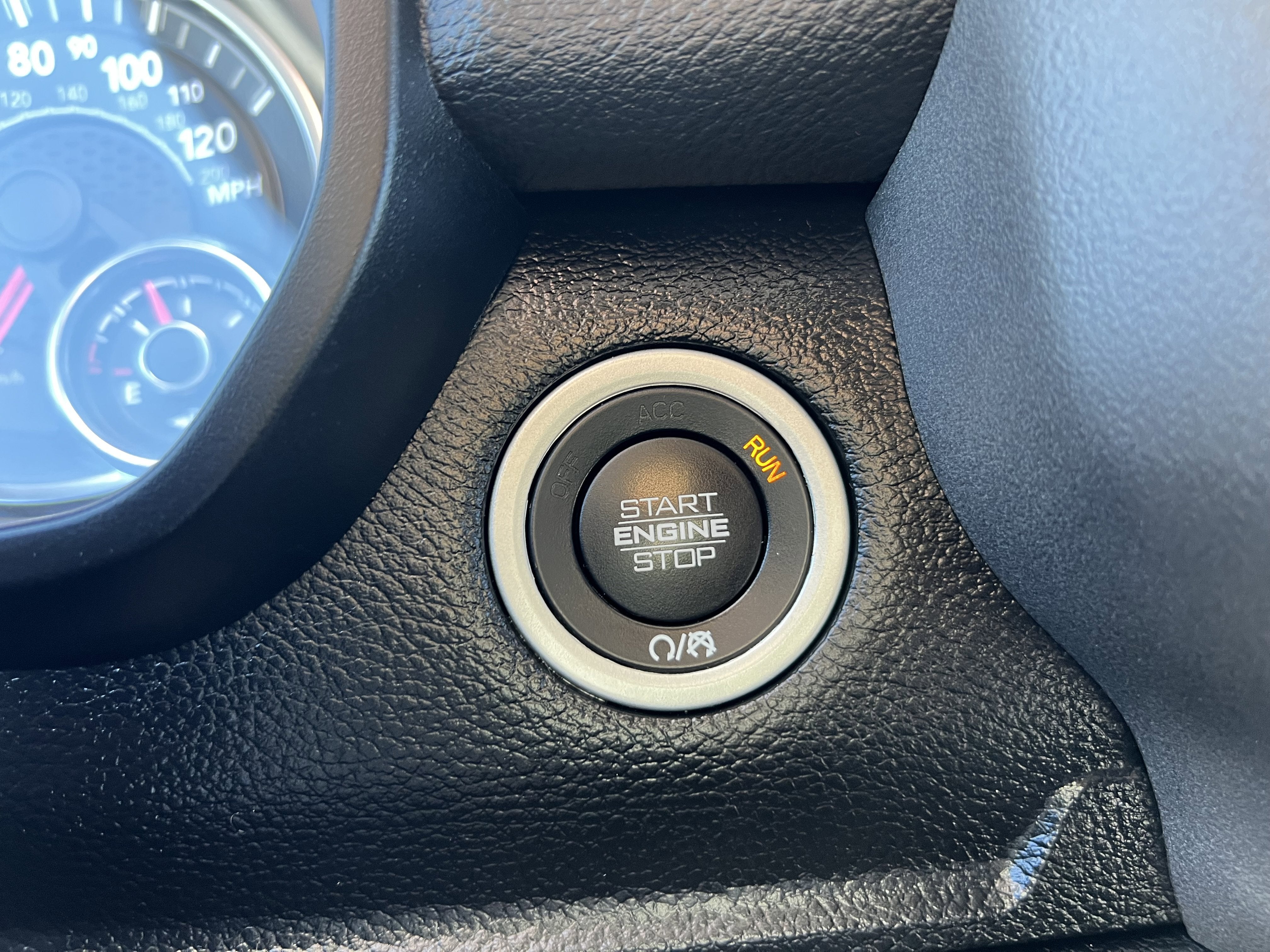 2020 RAM 1500 Laramie Crew Cab 4x4 5'7" Box