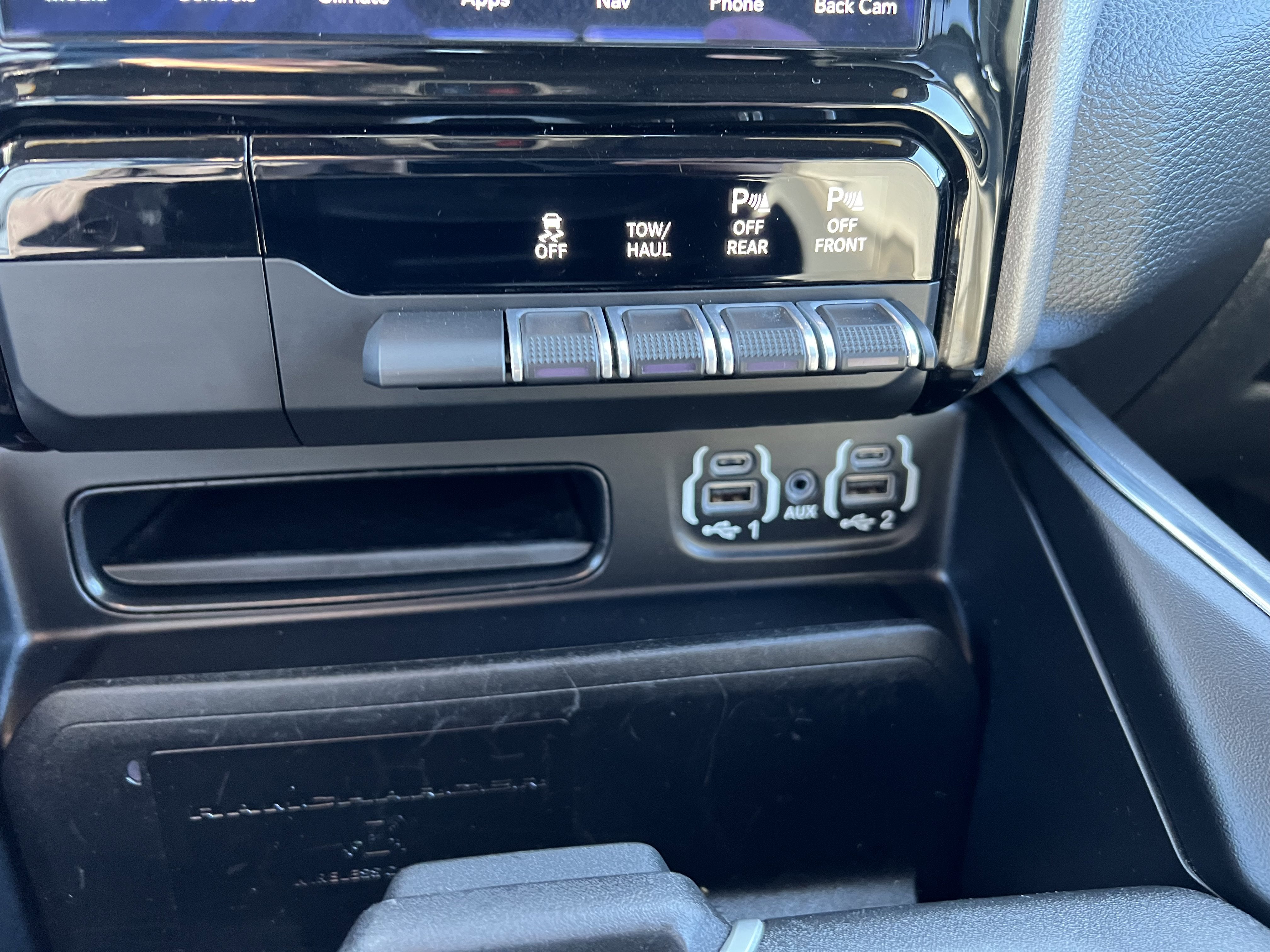 2020 RAM 1500 Laramie Crew Cab 4x4 5'7" Box