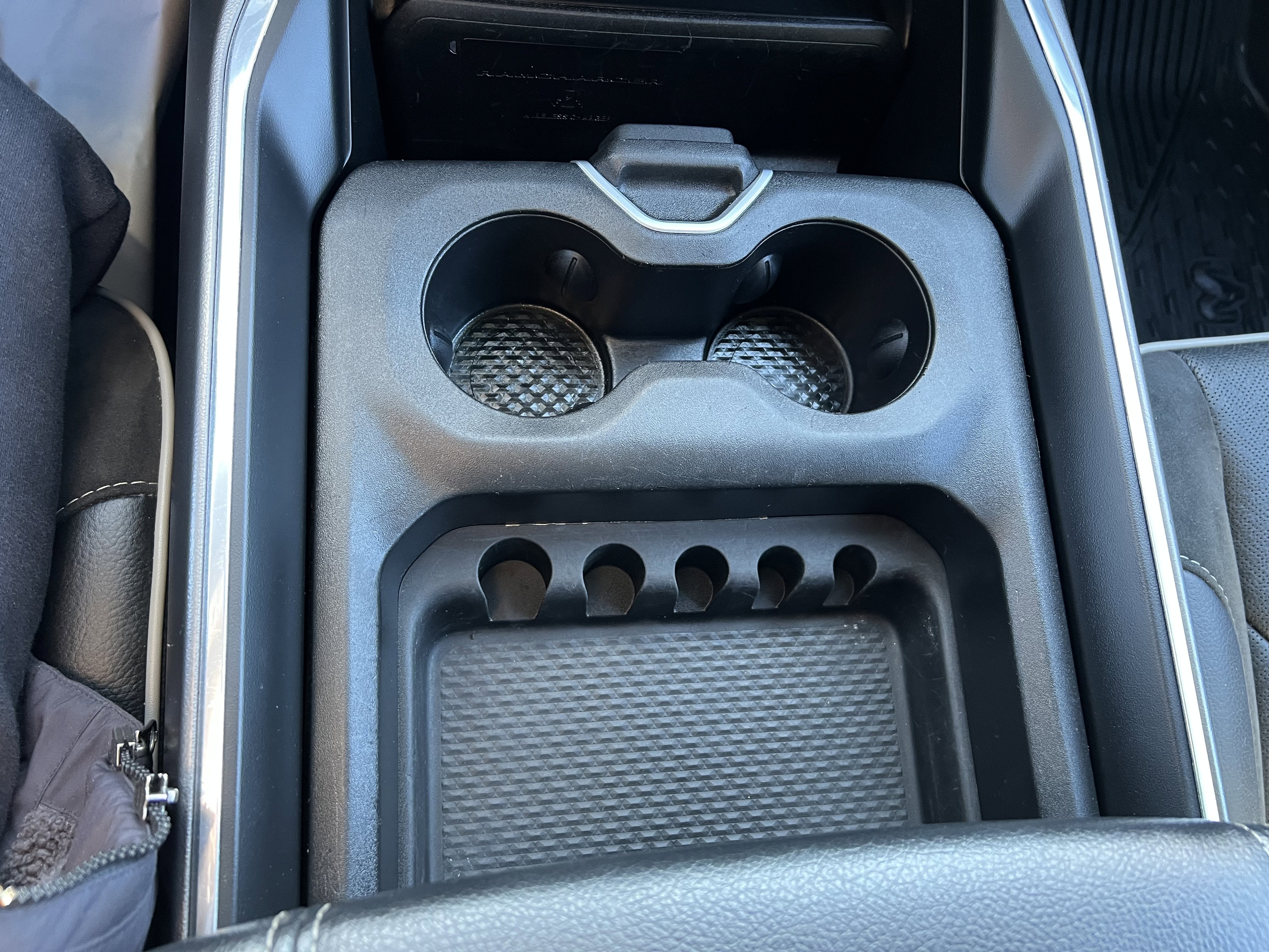 2020 RAM 1500 Laramie Crew Cab 4x4 5'7" Box