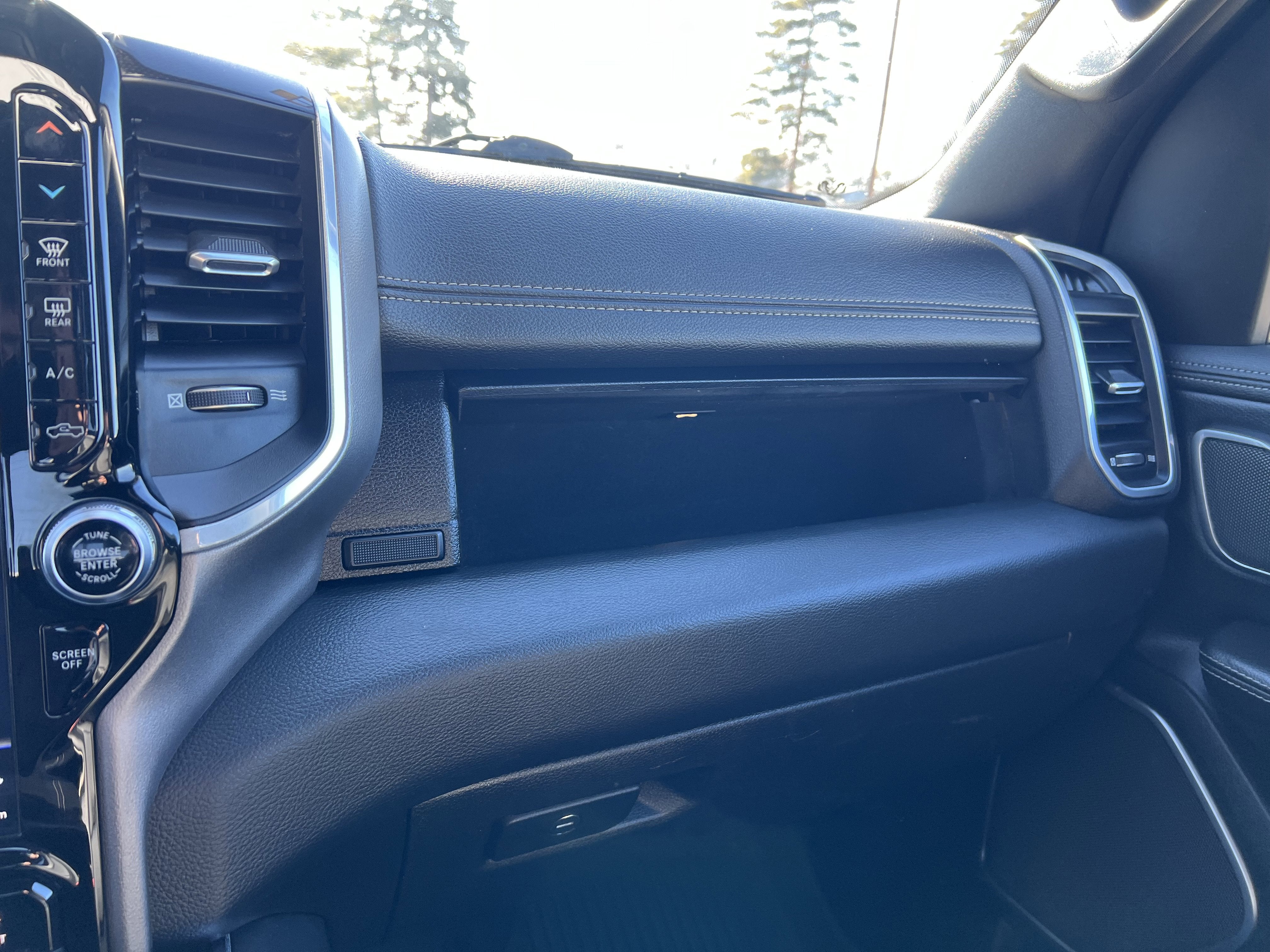 2020 RAM 1500 Laramie Crew Cab 4x4 5'7" Box