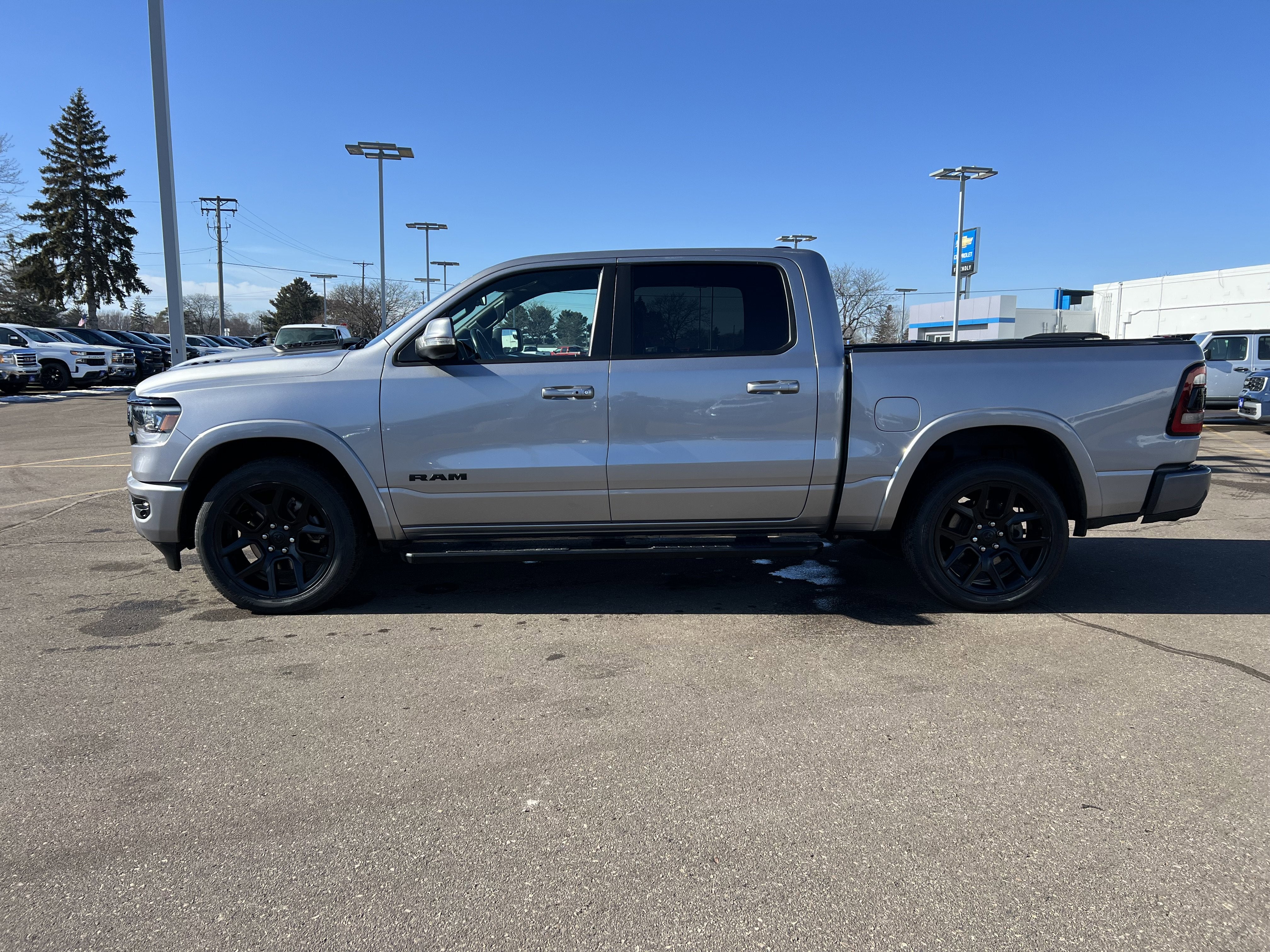 2020 RAM 1500 Laramie Crew Cab 4x4 5'7" Box