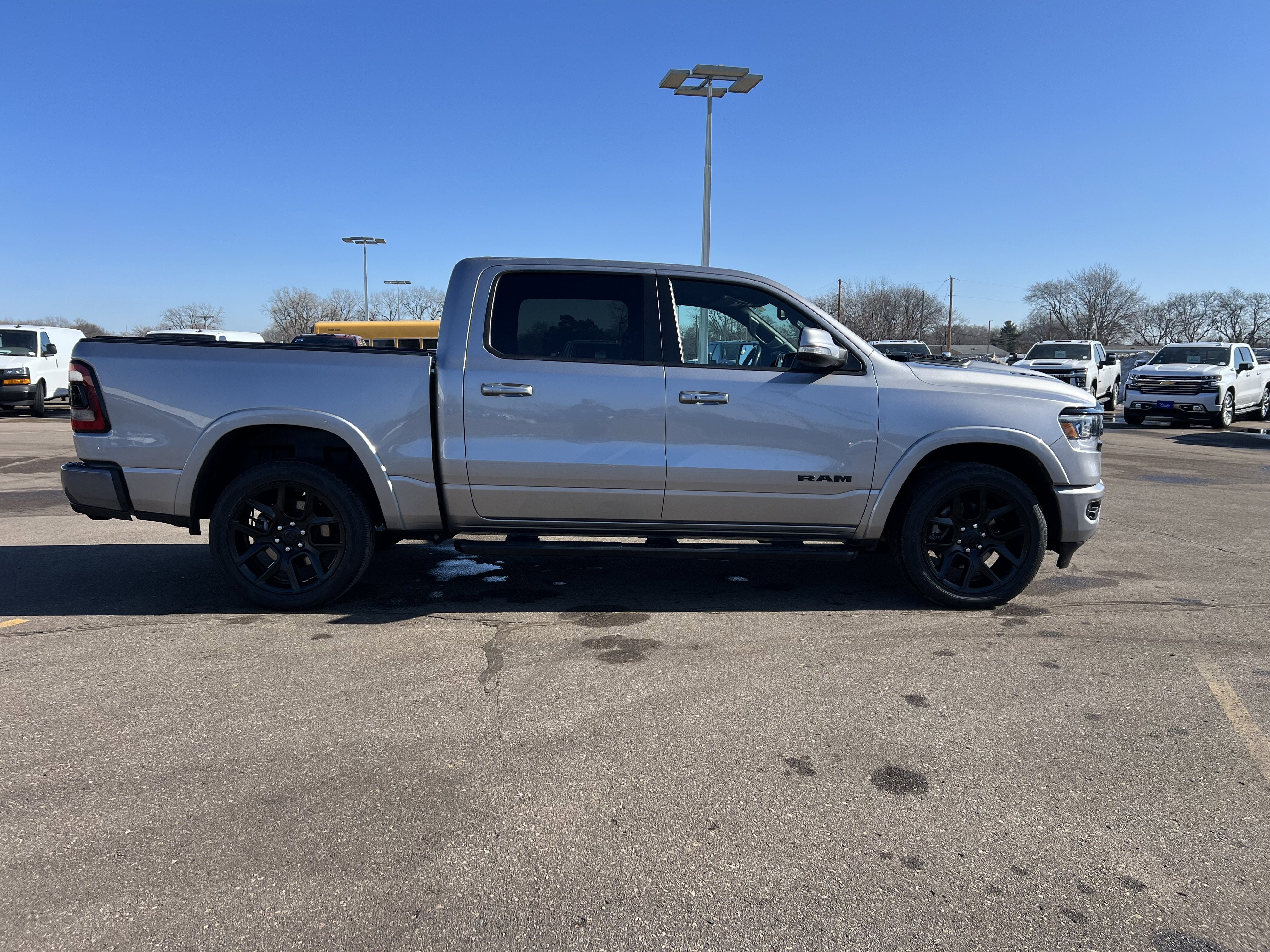 2020 RAM 1500 Laramie Crew Cab 4x4 5'7" Box