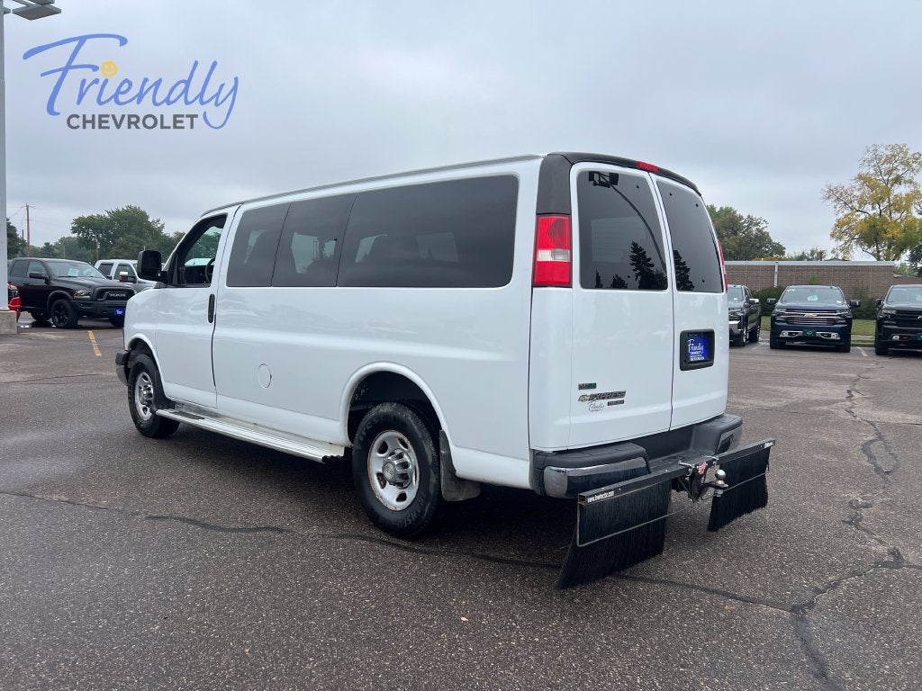 2011 Chevrolet Express Passenger 3500 1LT