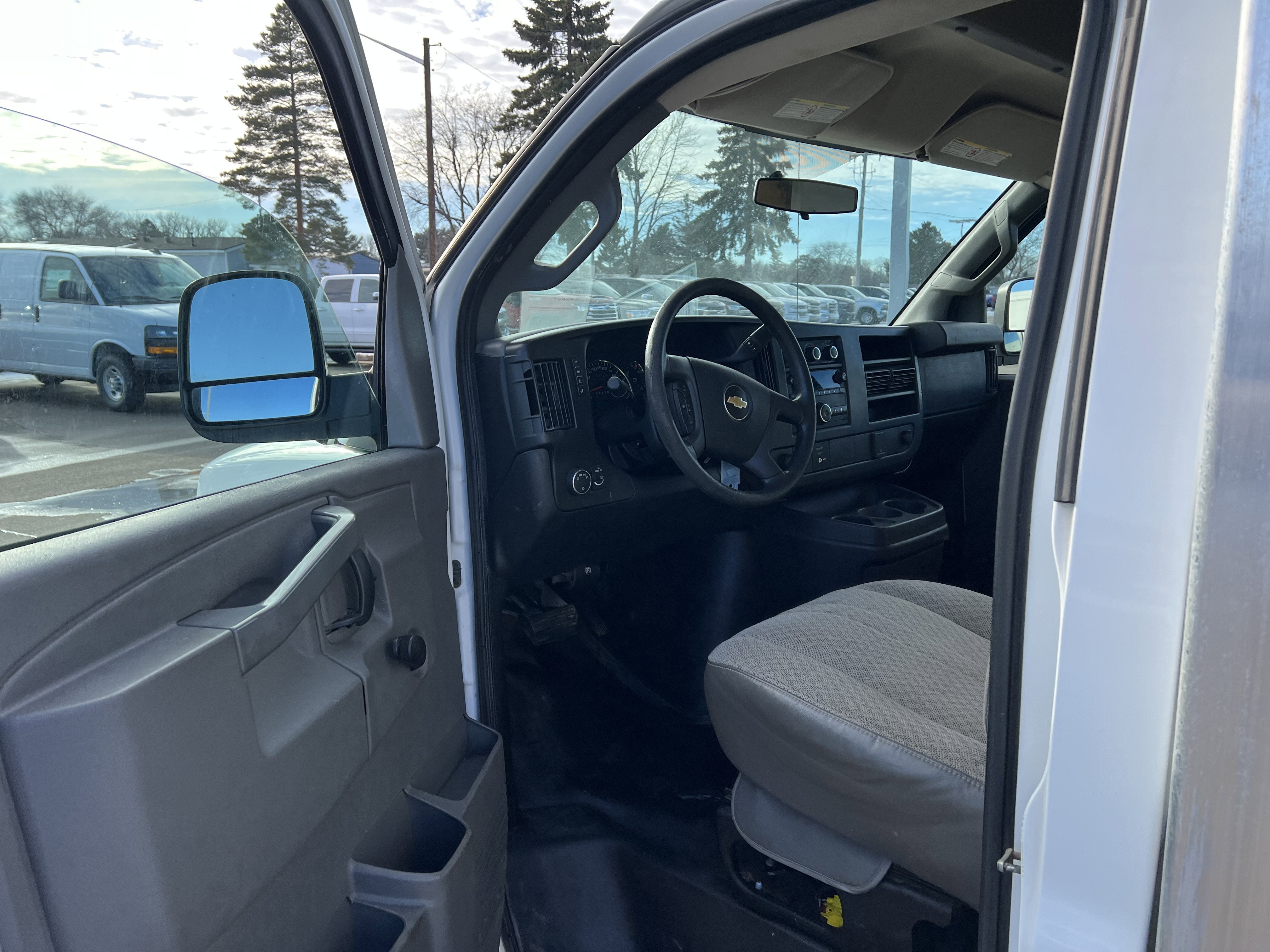 2017 Chevrolet Express Cutaway 3500 3500 Van 139"