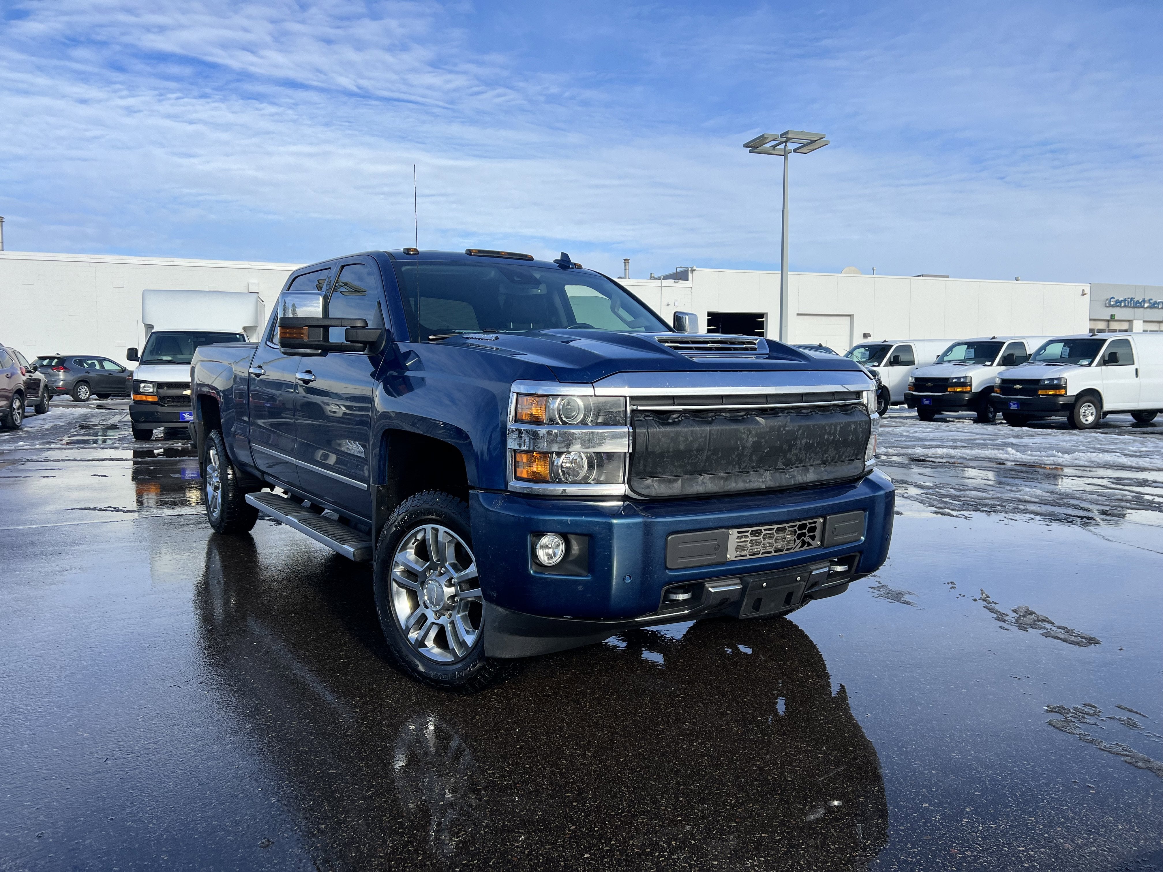 Used 2019 Chevrolet Silverado 2500HD High Country with VIN 1GC1KUEY5KF108196 for sale in Fridley, Minnesota