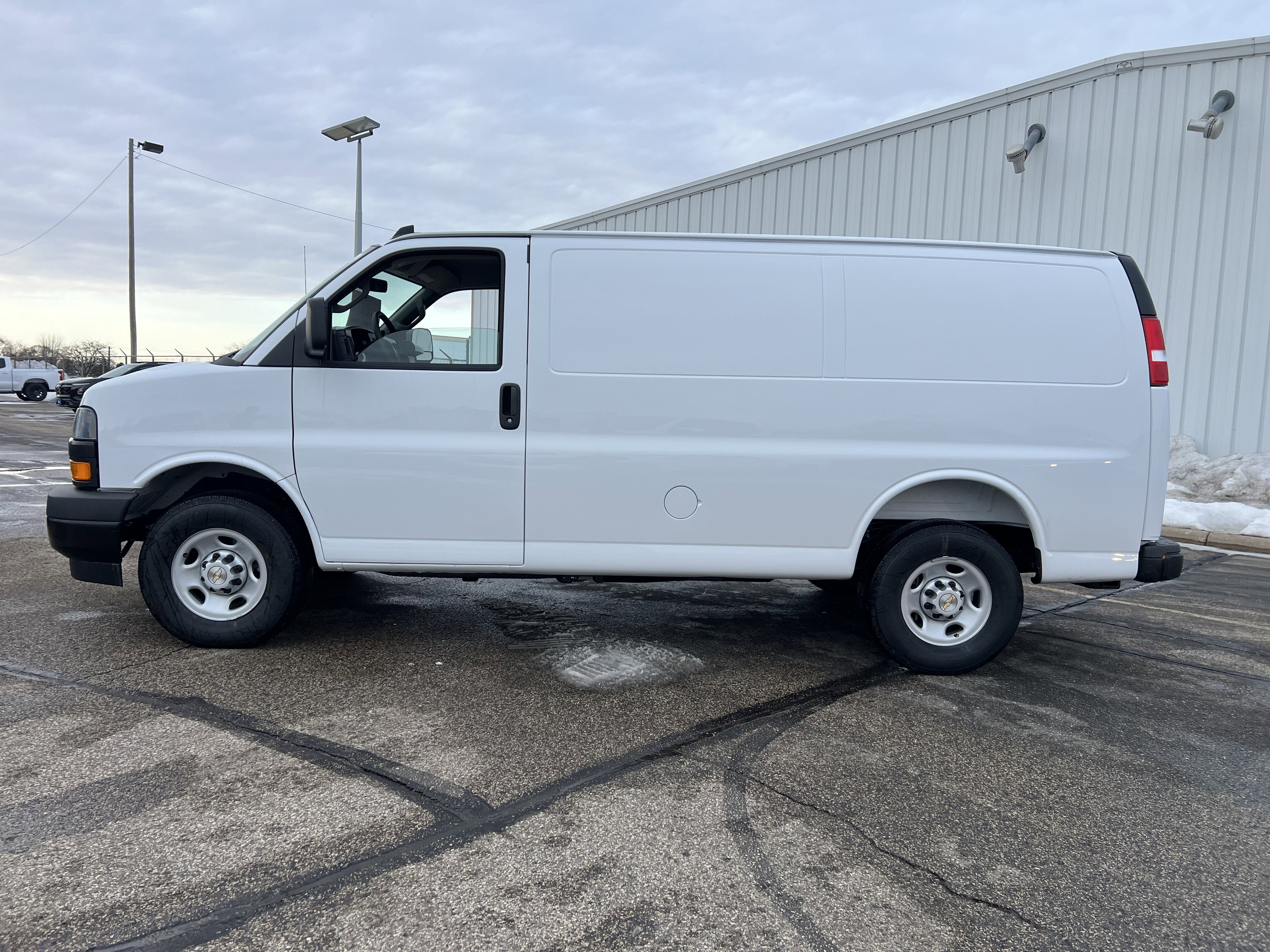 2025 Chevrolet Express Cargo 2500 WT