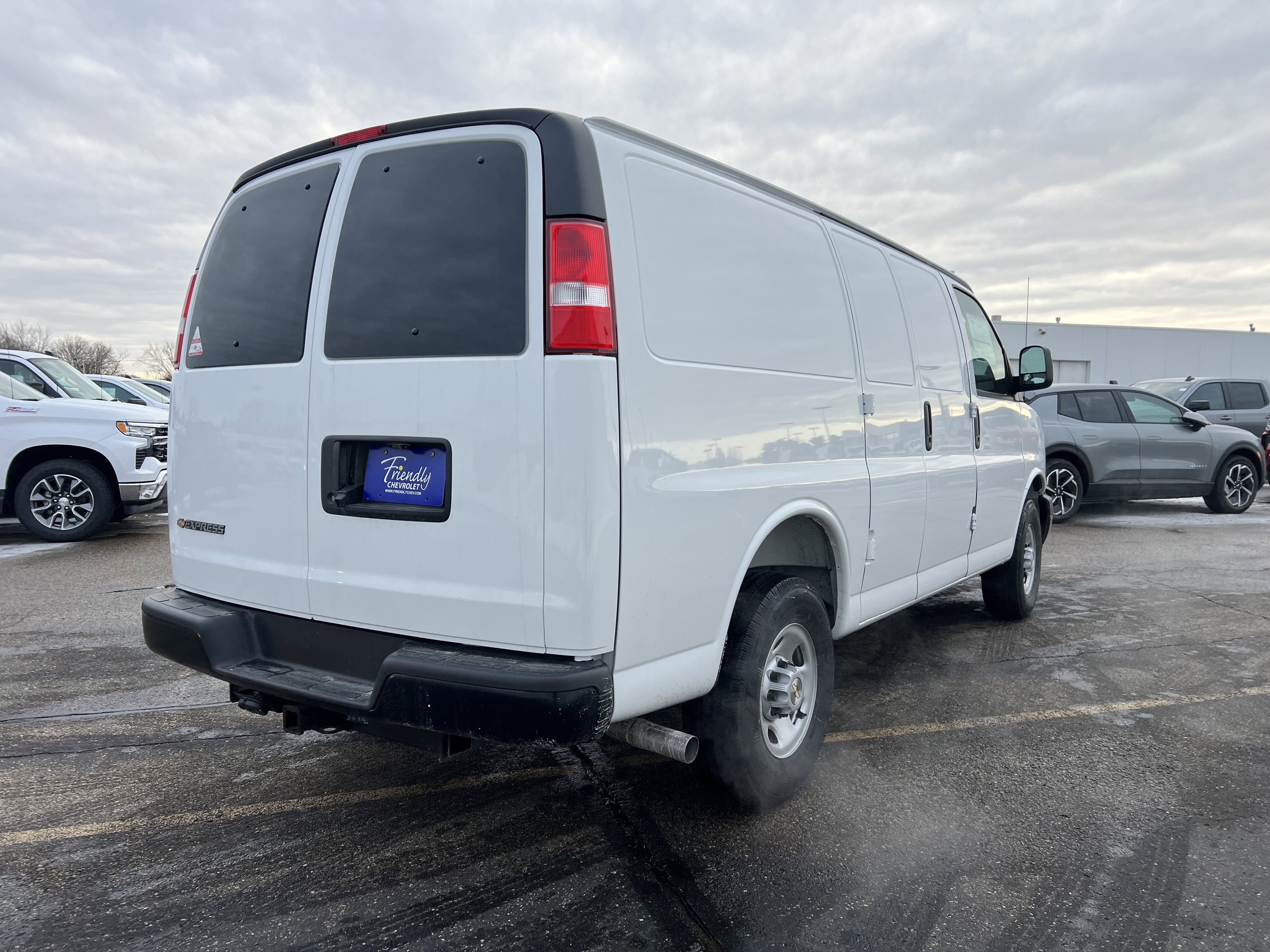 2025 Chevrolet Express Cargo 3500 WT