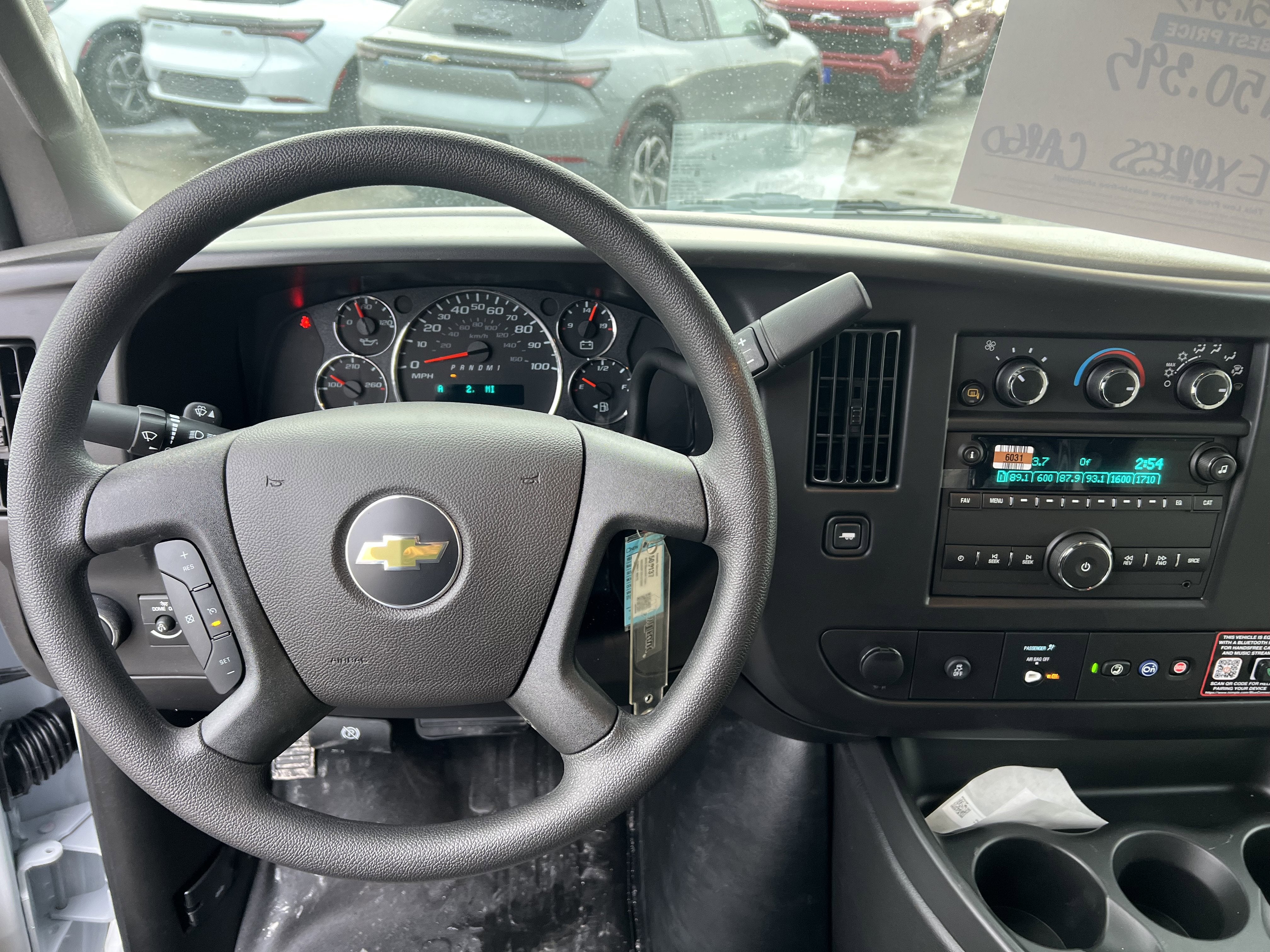 2025 Chevrolet Express Cargo 3500 WT