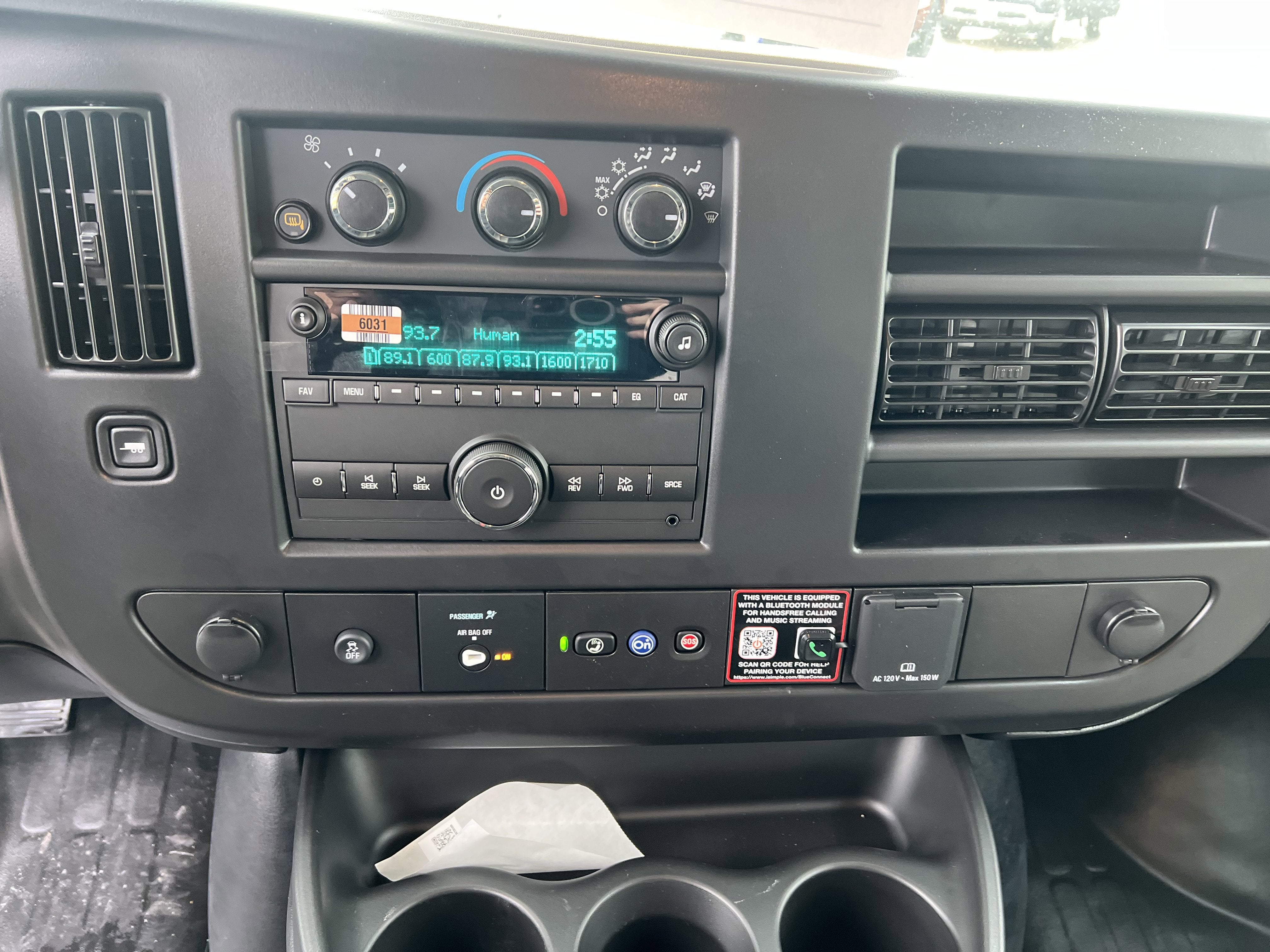 2025 Chevrolet Express Cargo 3500 WT