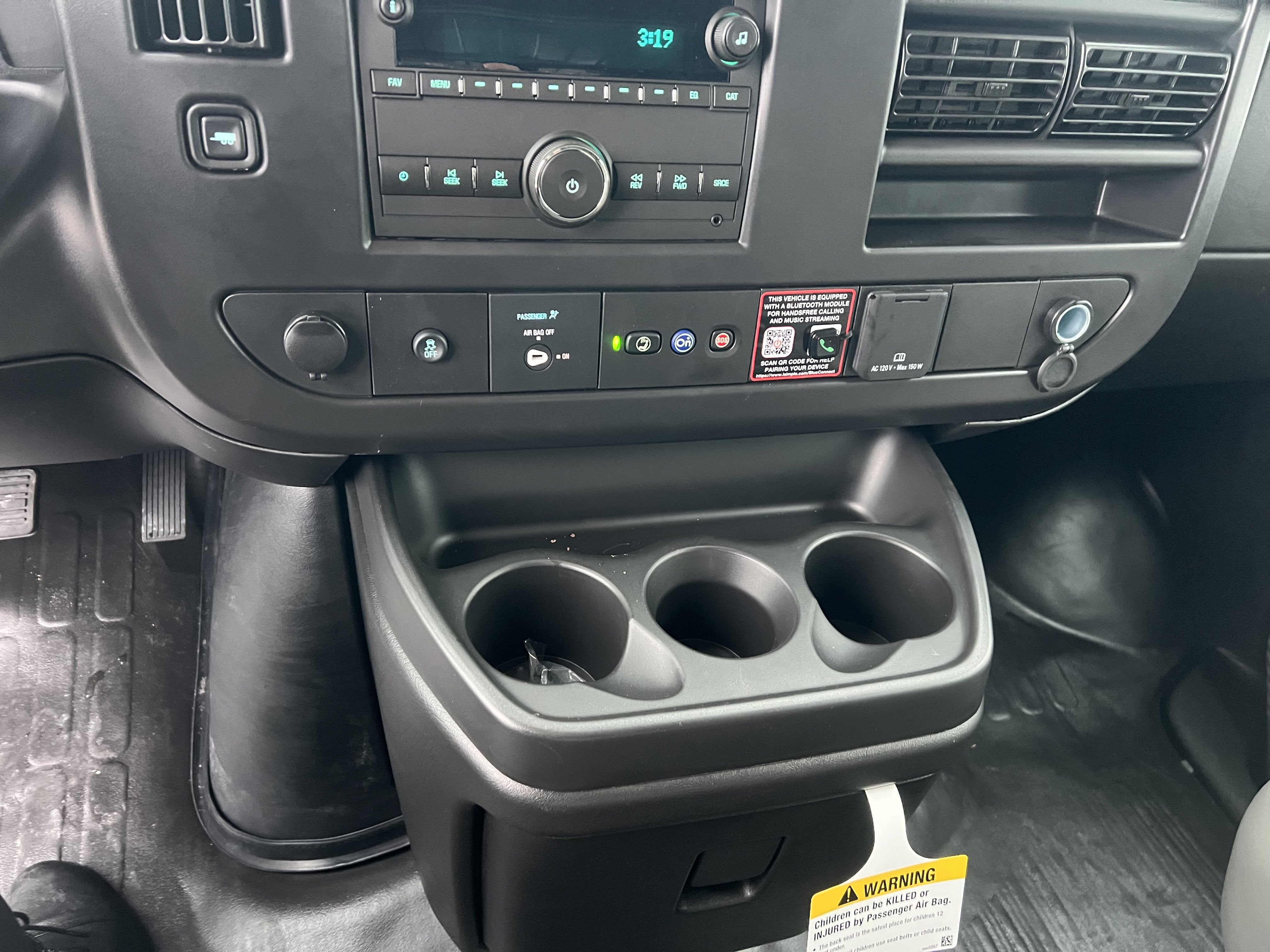 2025 Chevrolet Express Cargo 3500 WT