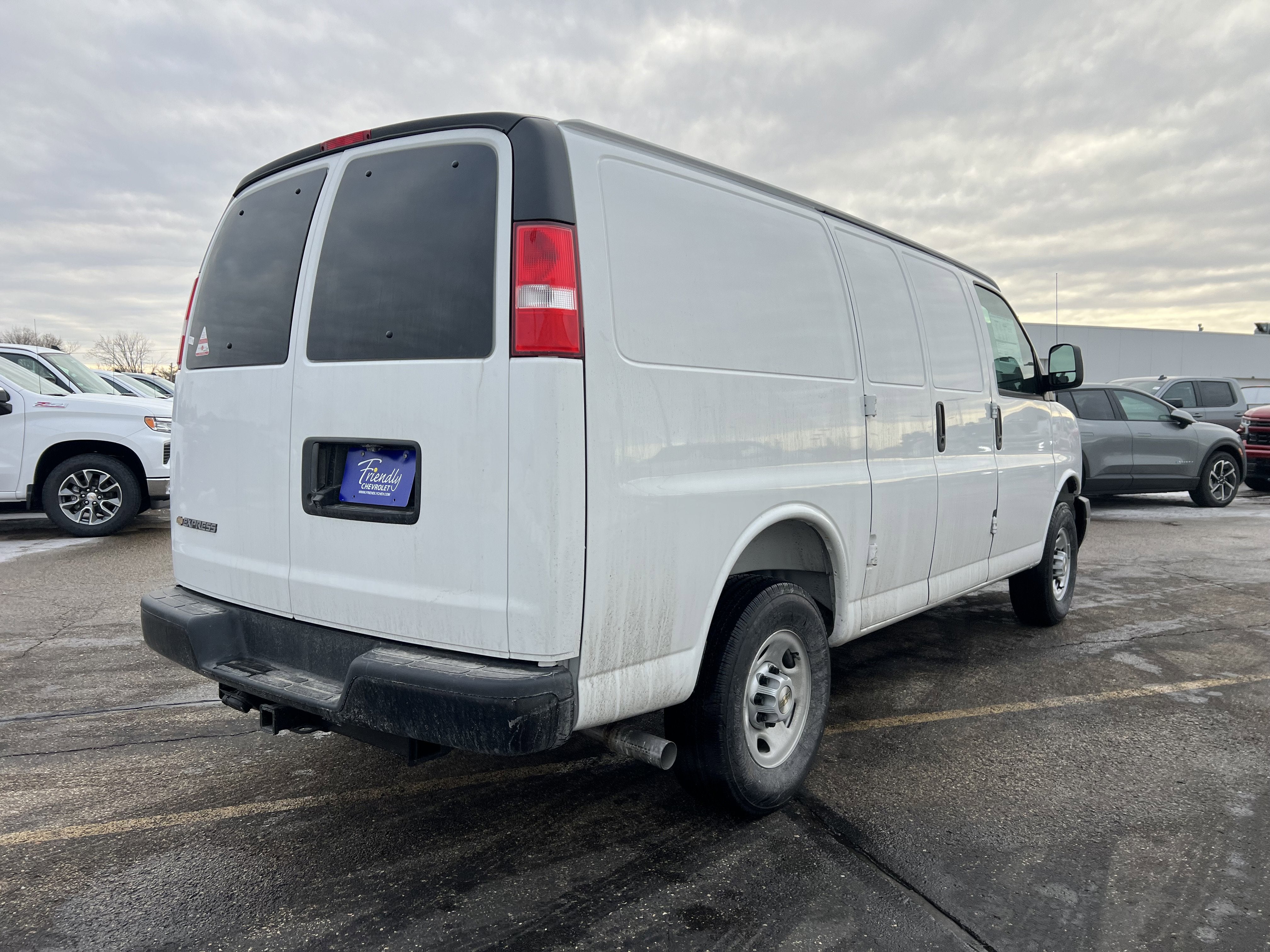 2025 Chevrolet Express Cargo 3500 WT