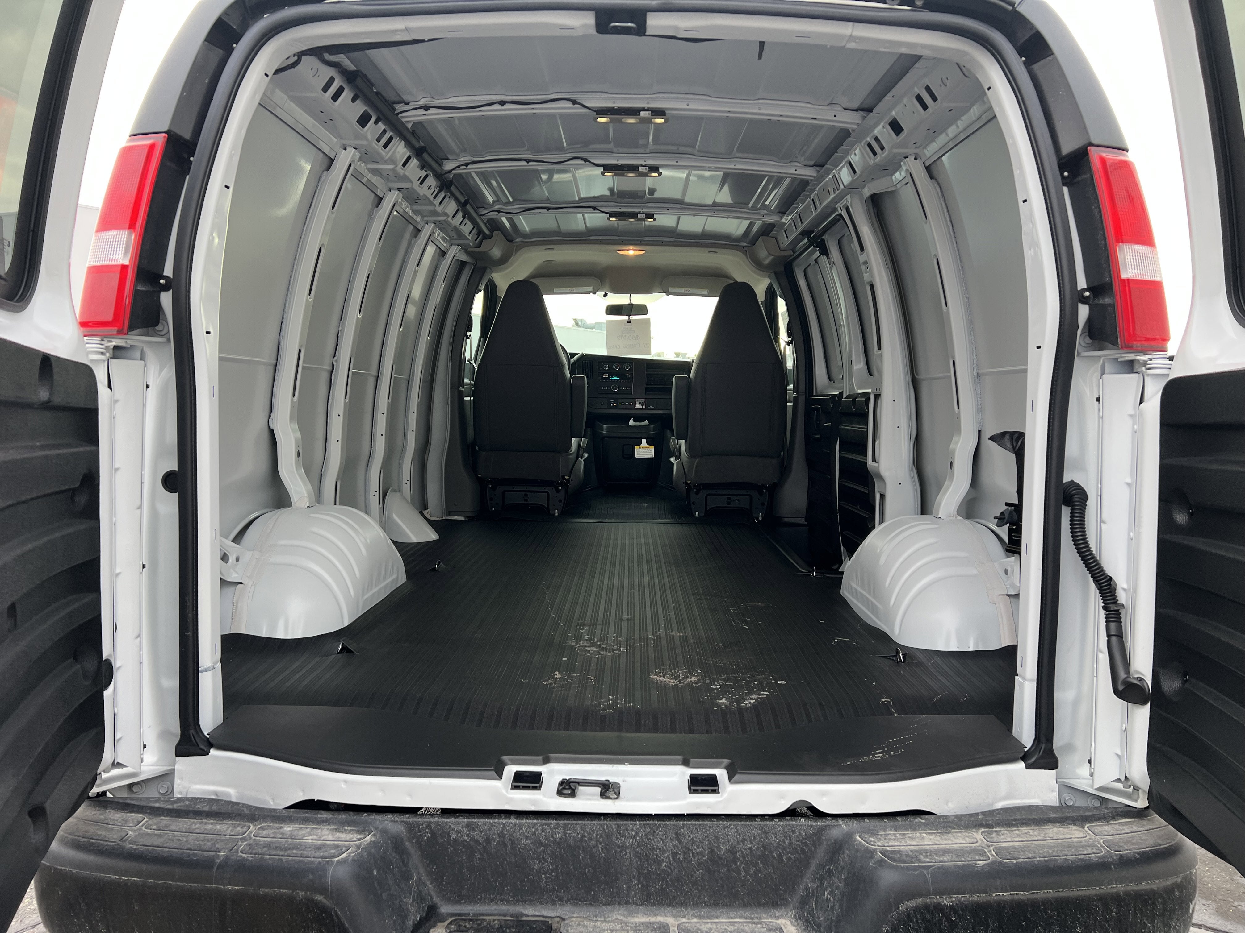 2025 Chevrolet Express Cargo 3500 WT