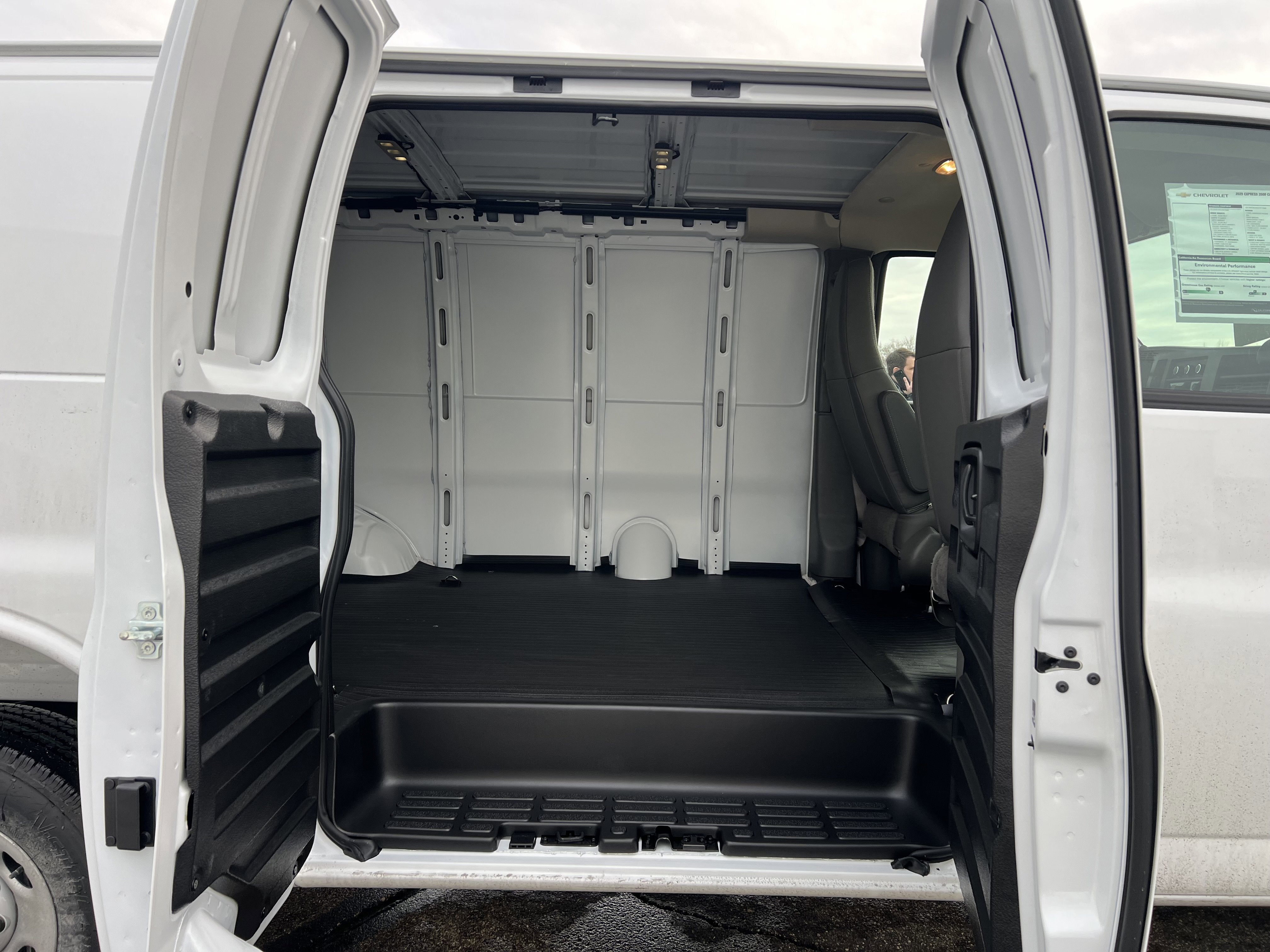 2025 Chevrolet Express Cargo 3500 WT