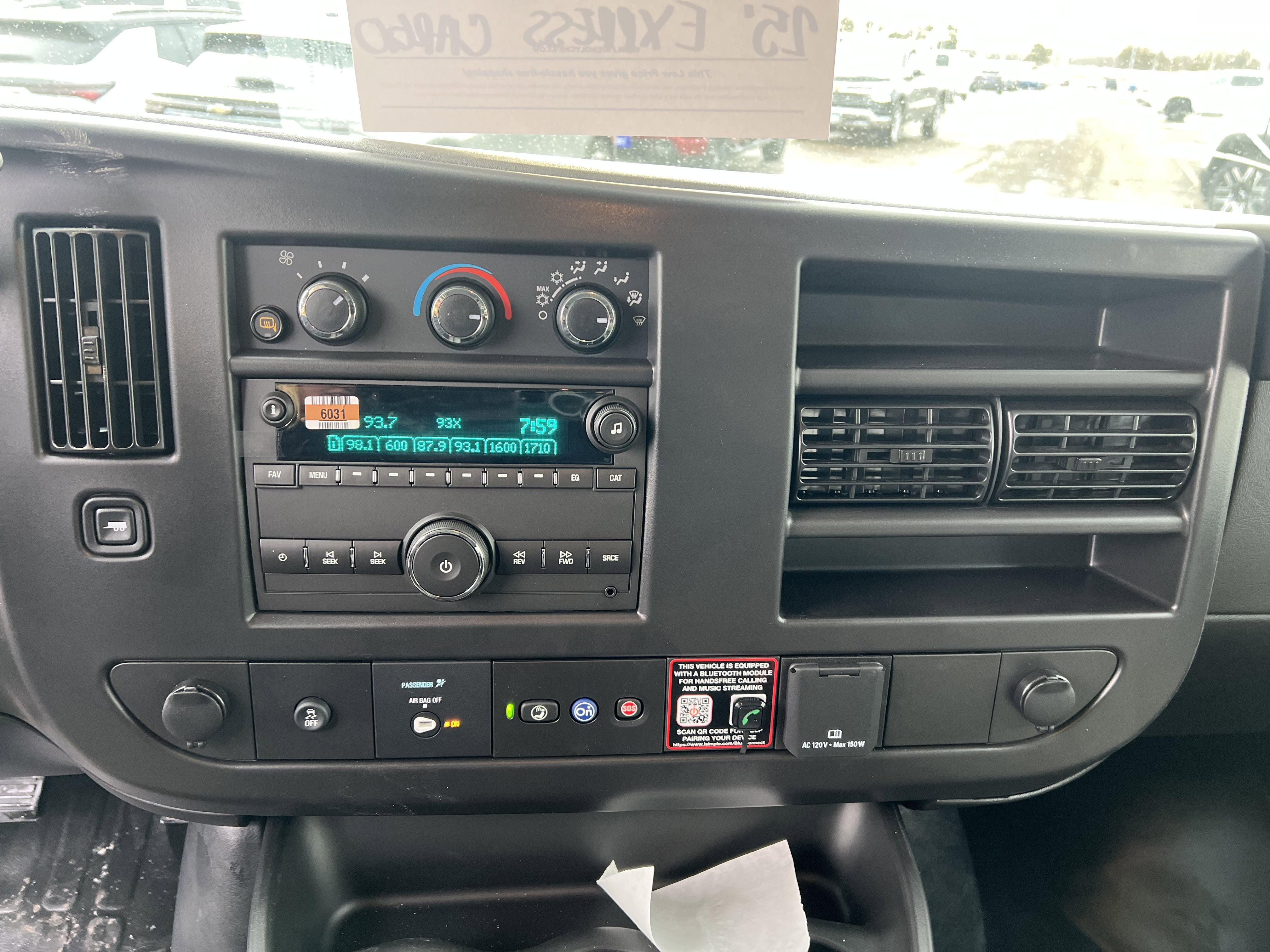 2025 Chevrolet Express Cargo 3500 WT