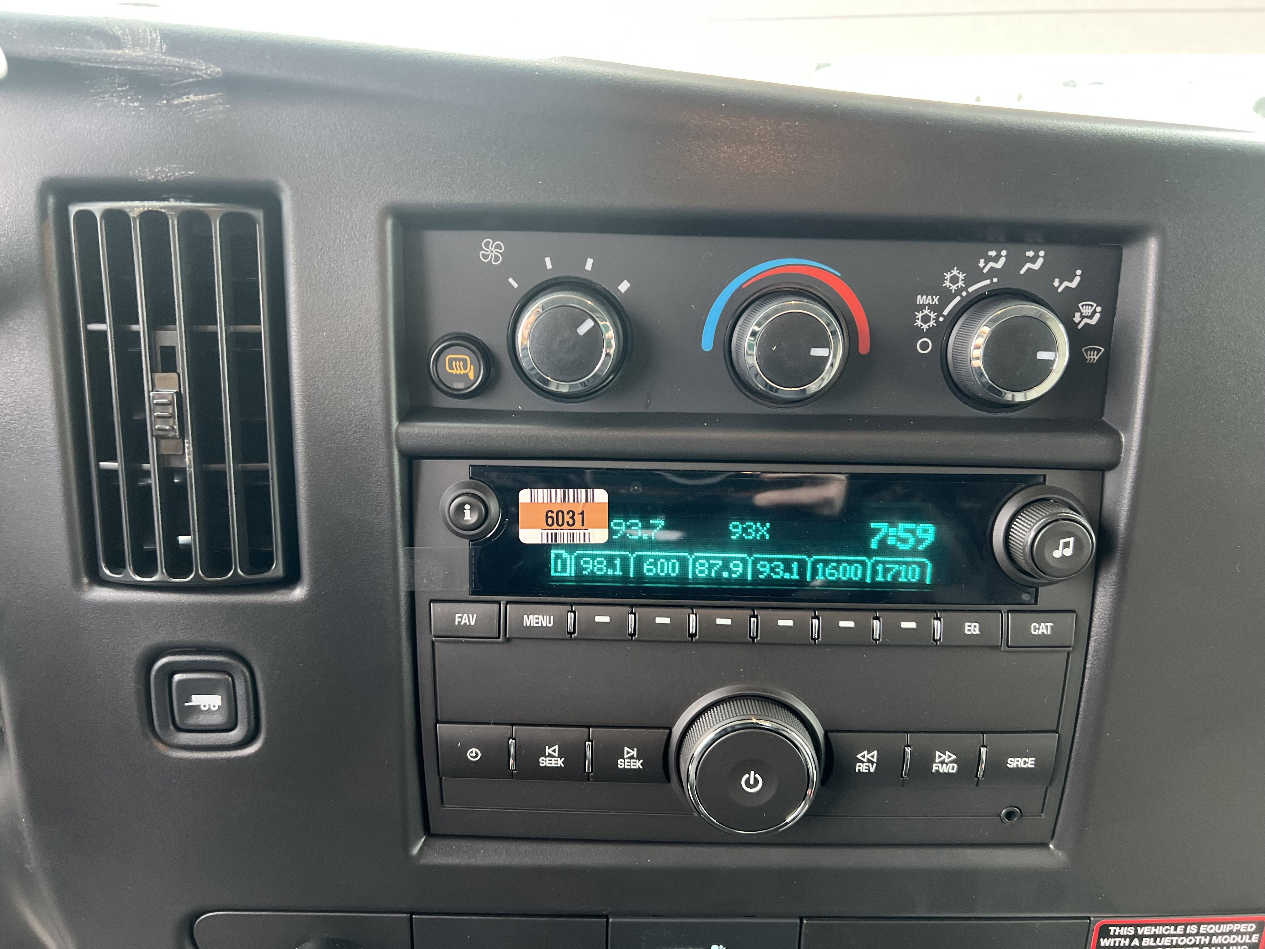 2025 Chevrolet Express Cargo 3500 WT