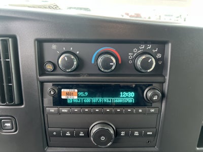 2025 Chevrolet Express Cargo 3500 WT