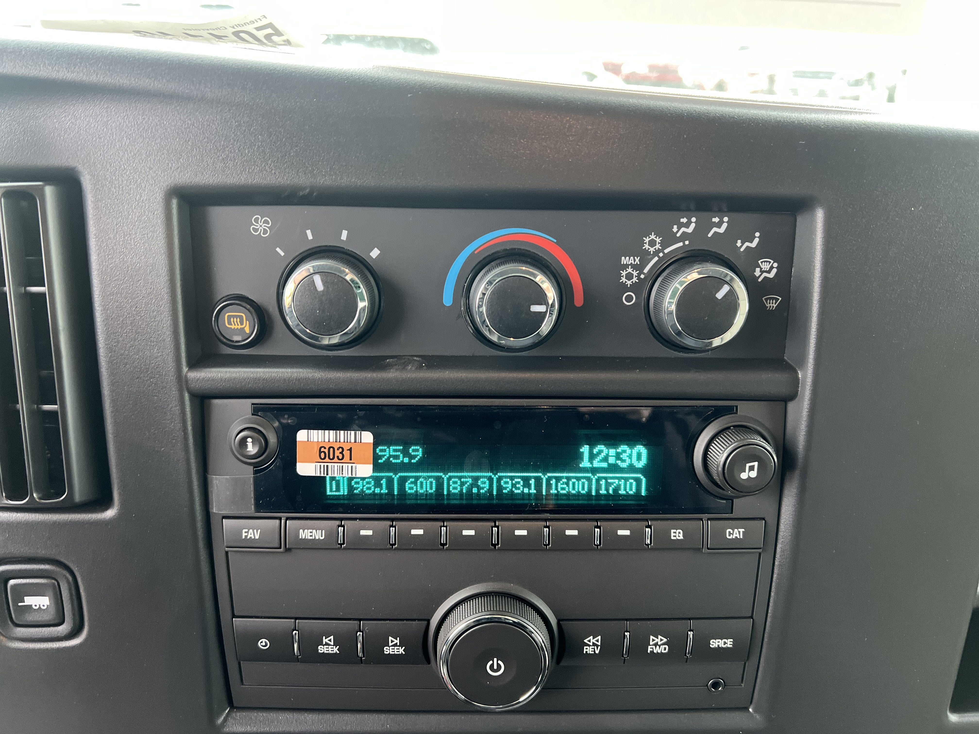 2025 Chevrolet Express Cargo 3500 WT