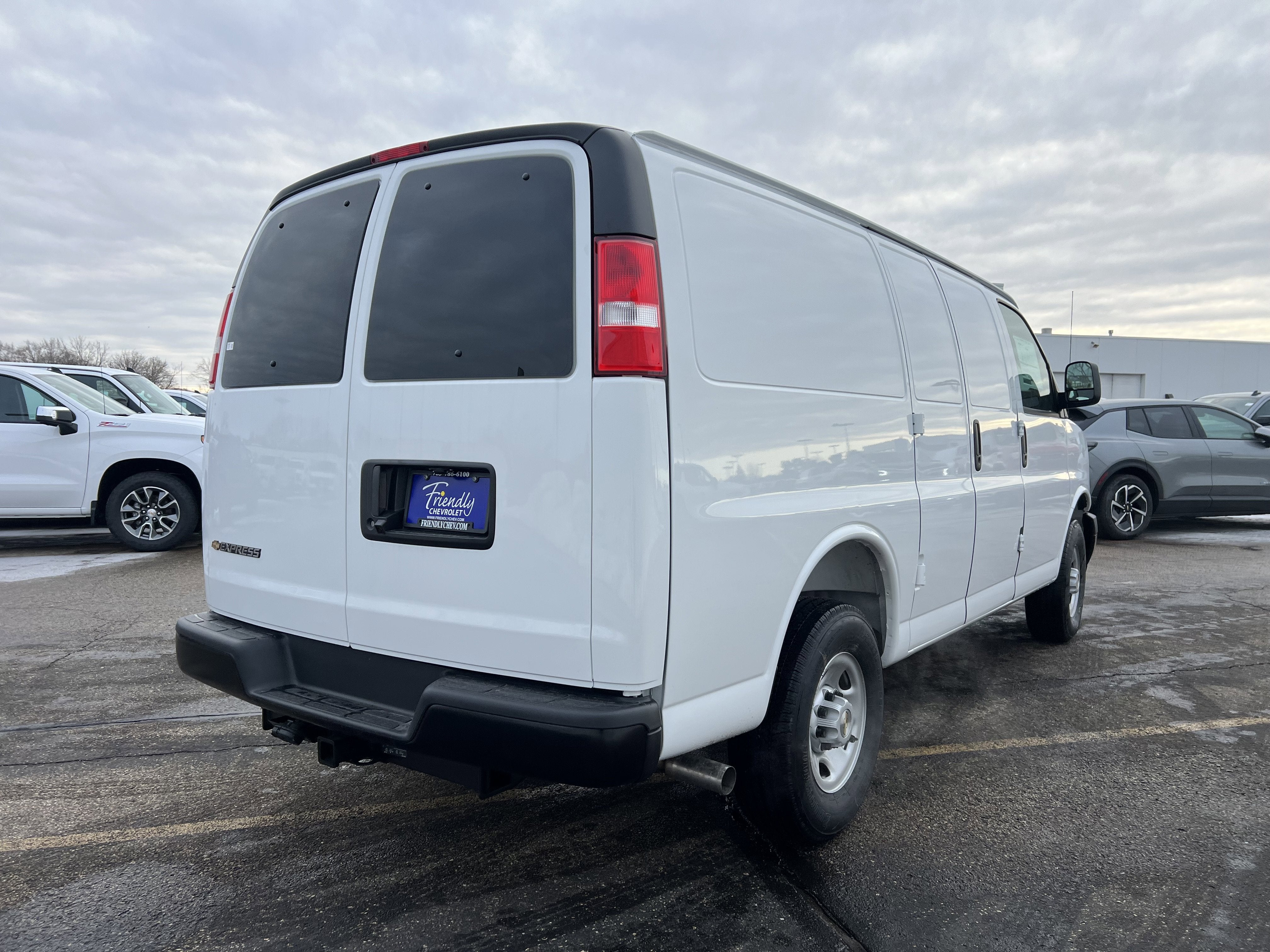 2025 Chevrolet Express Cargo 3500 WT