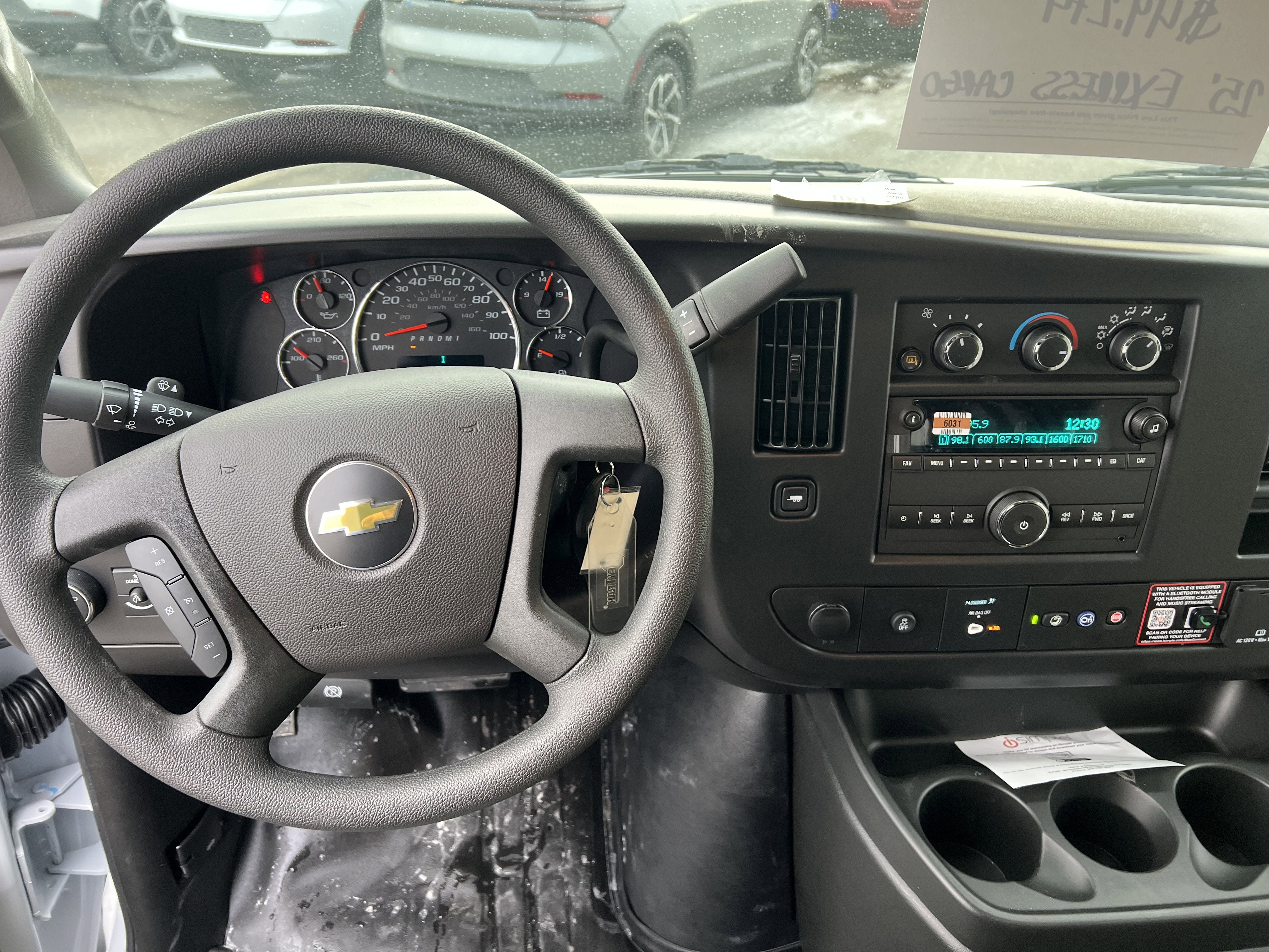 2025 Chevrolet Express Cargo 3500 WT