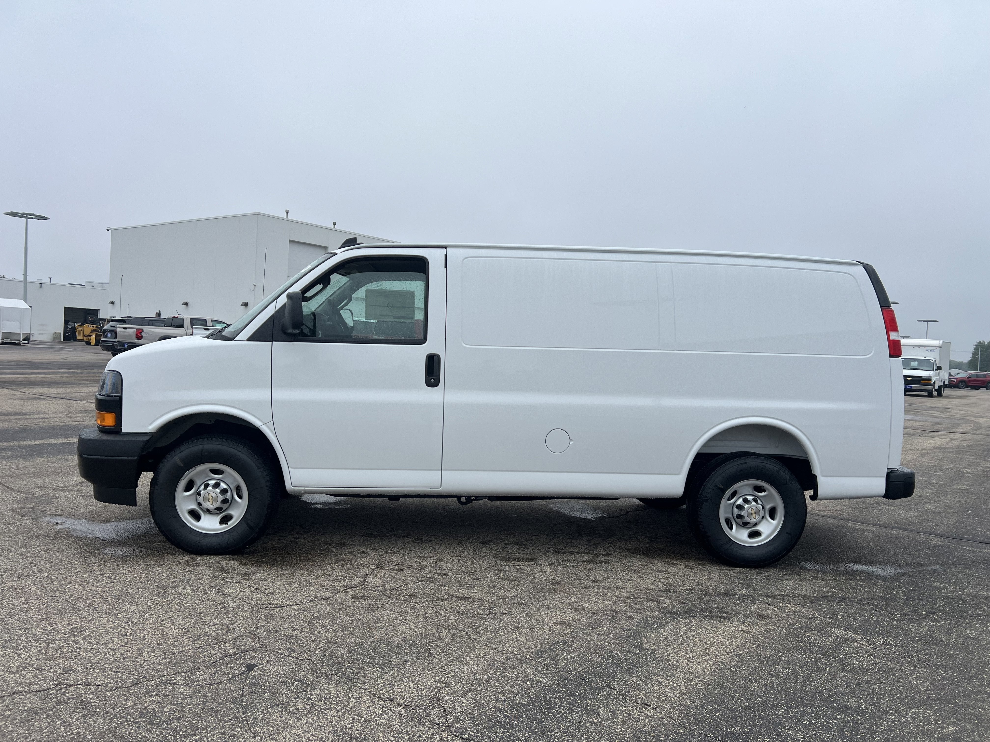2025 Chevrolet Express Cargo 3500 WT