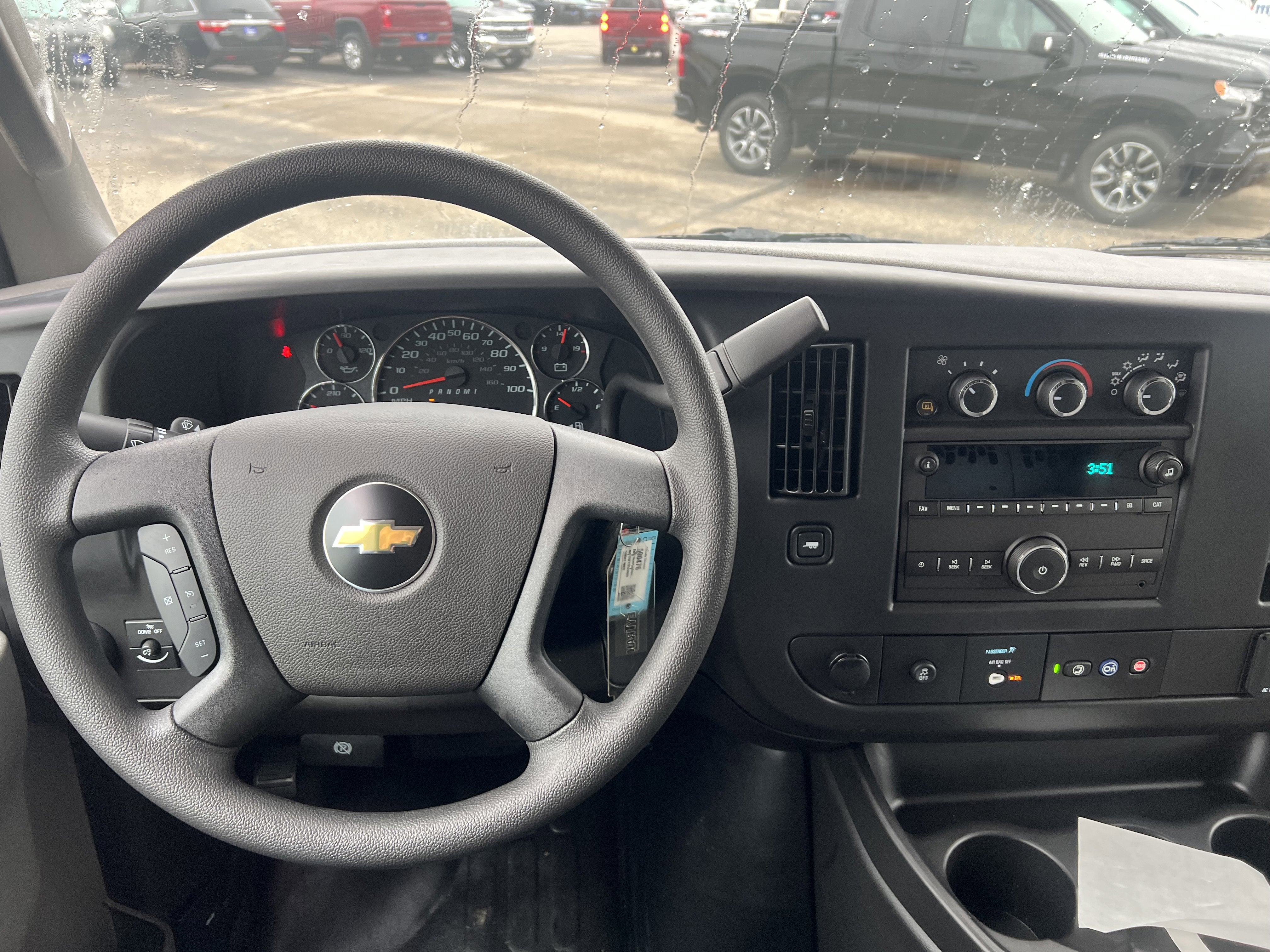 2025 Chevrolet Express Cargo 3500 WT