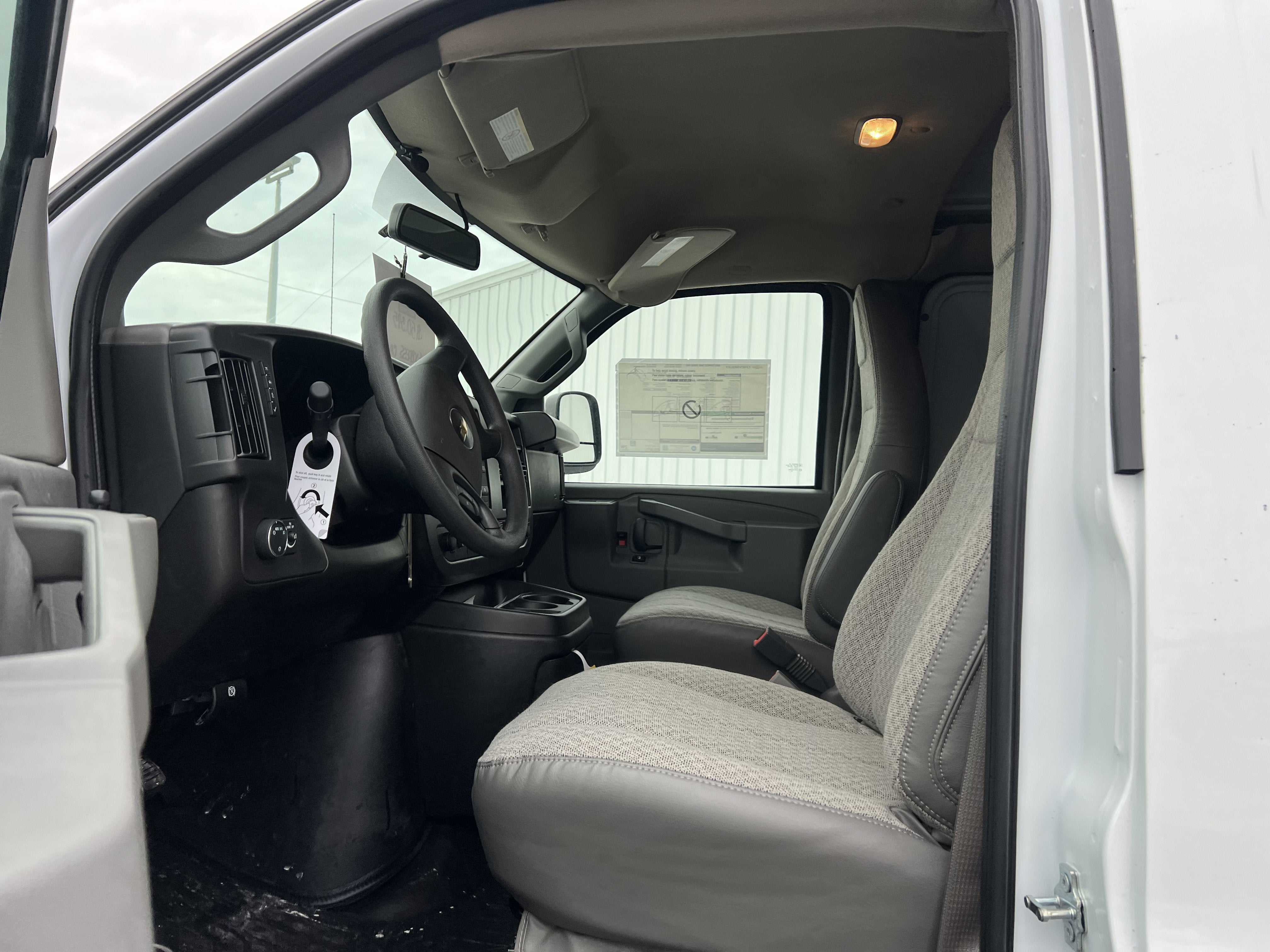 2025 Chevrolet Express Cargo 3500 WT