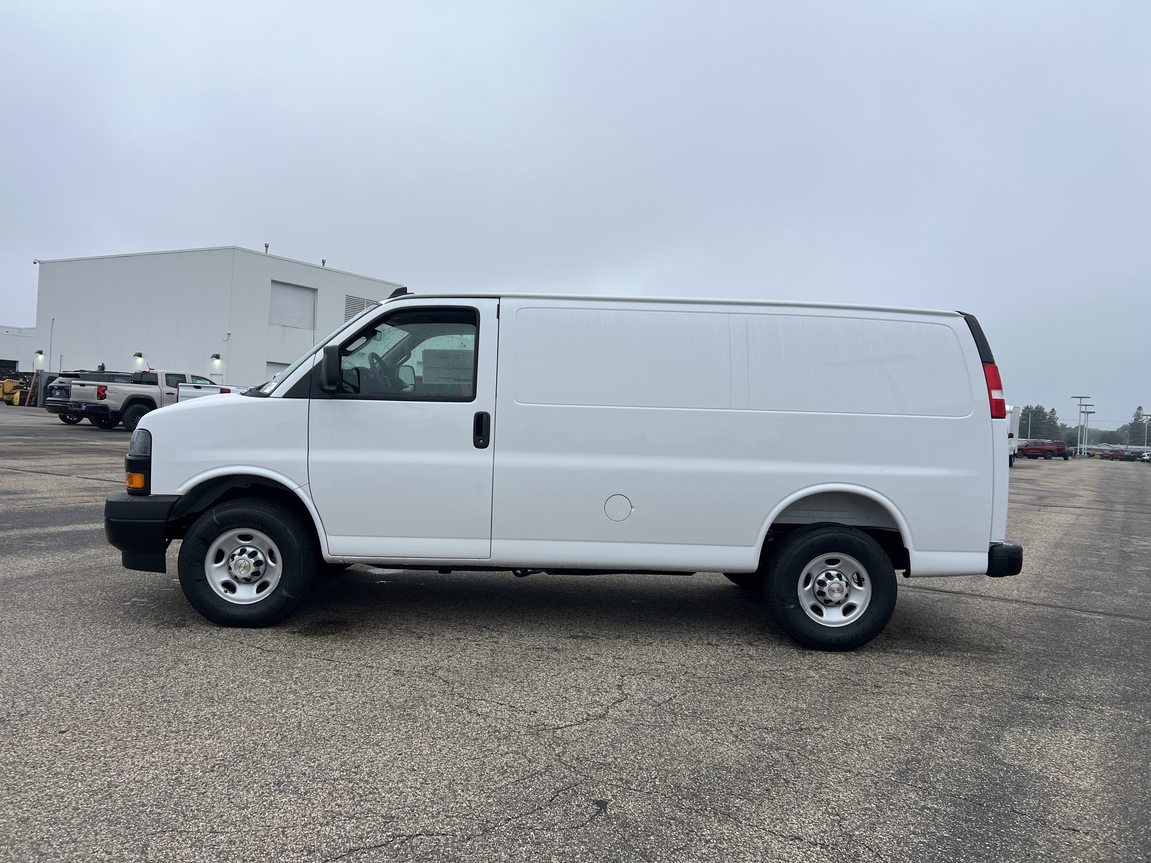 2025 Chevrolet Express Cargo 3500 WT