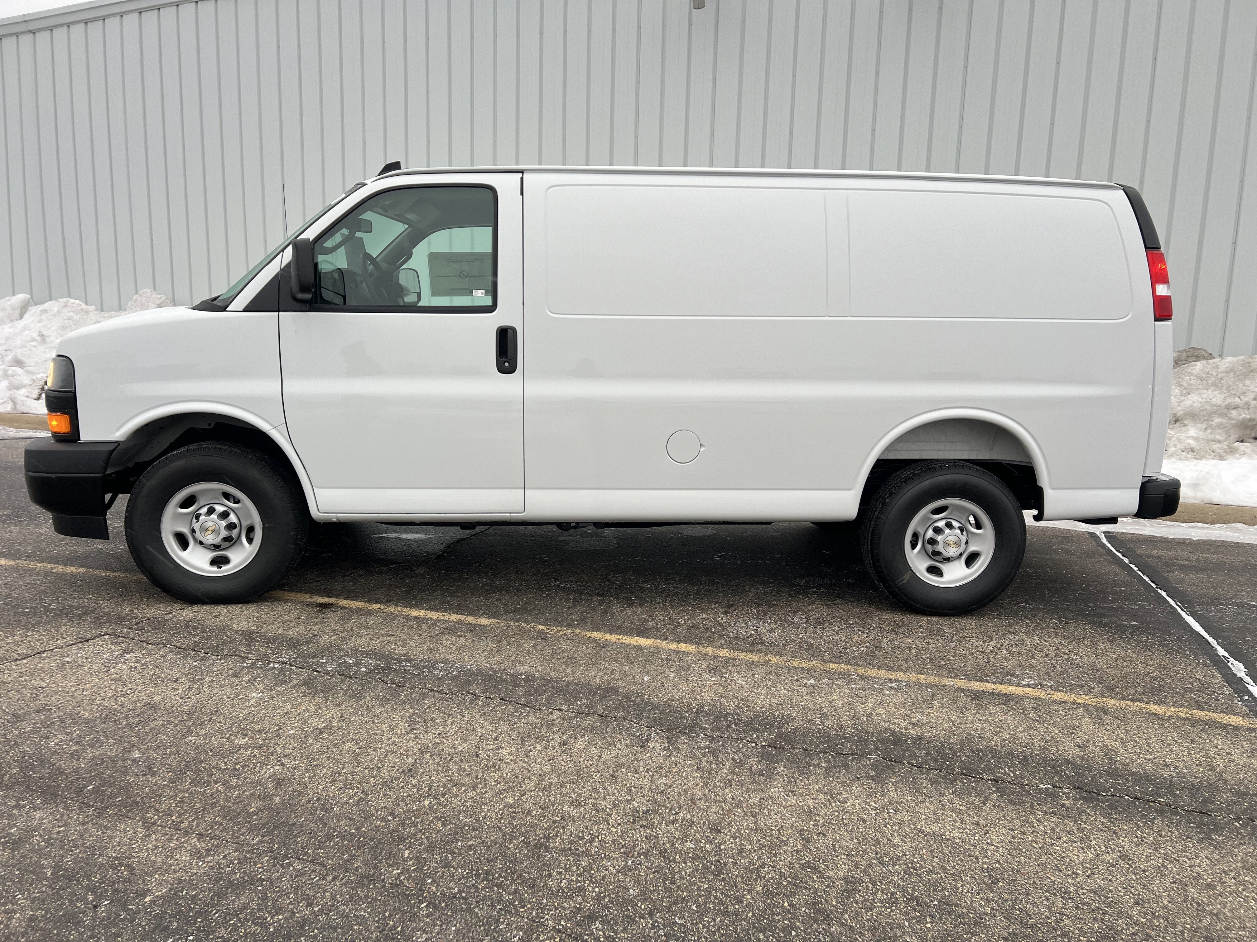 2025 Chevrolet Express Cargo 3500 WT