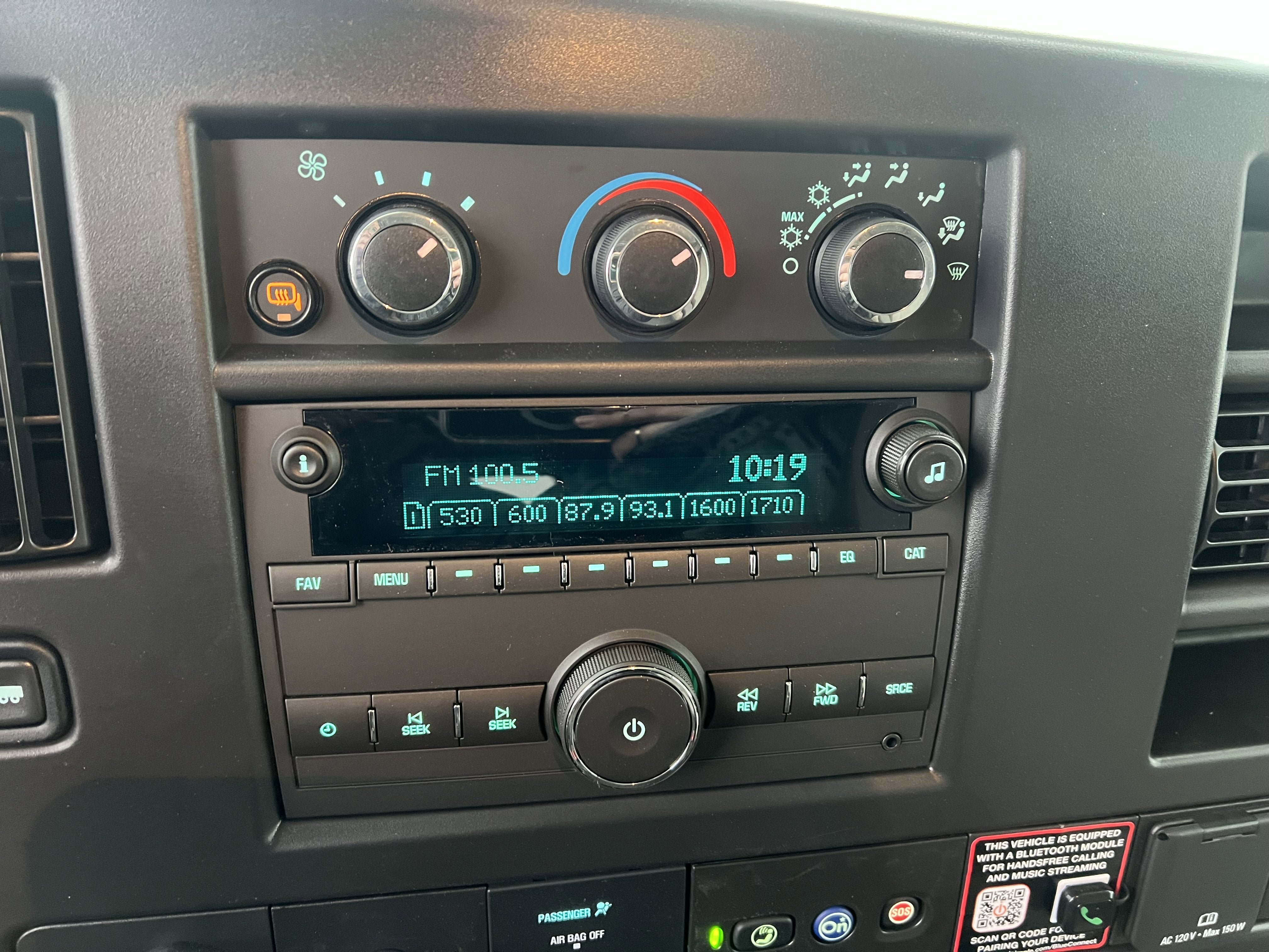 2025 Chevrolet Express Cargo 3500 WT