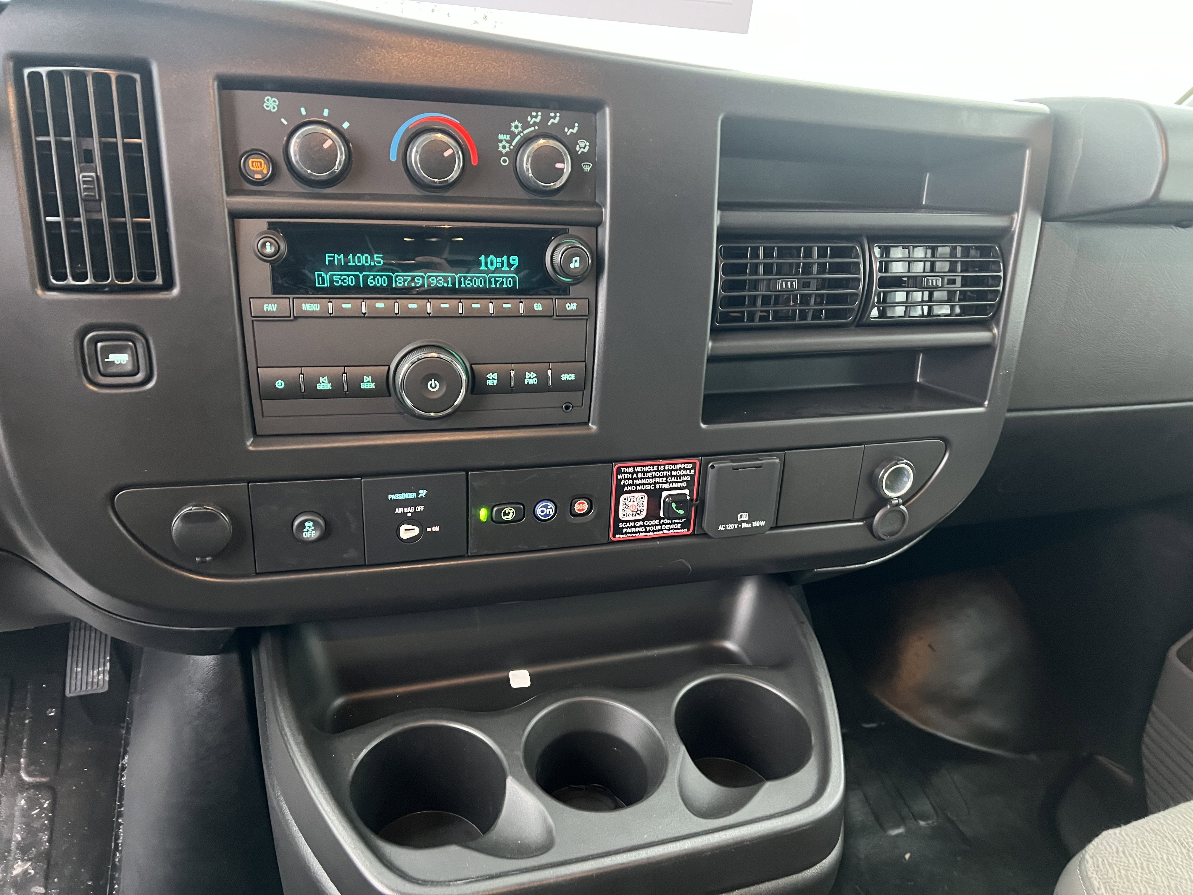 2025 Chevrolet Express Cargo 3500 WT