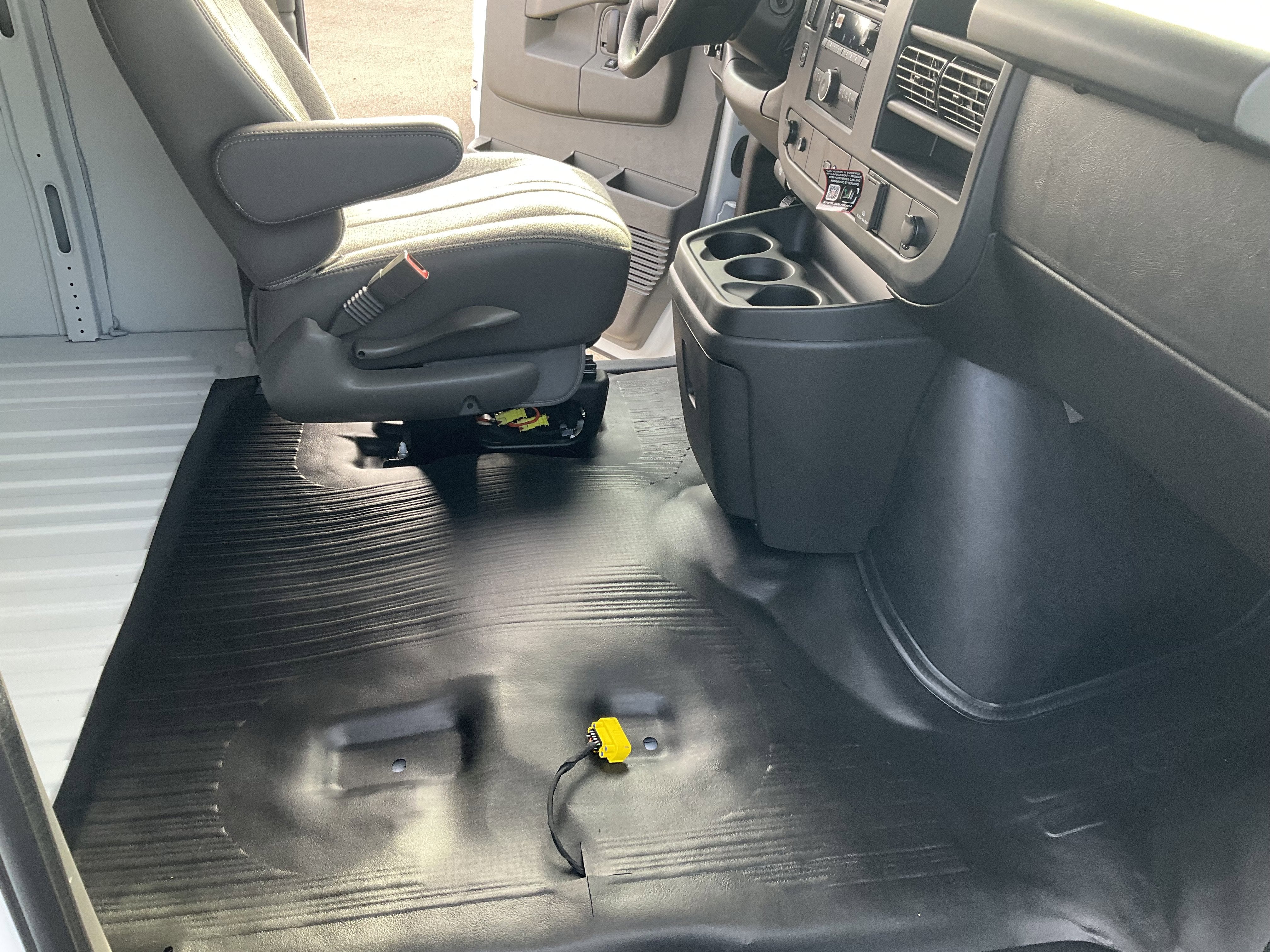 2025 Chevrolet Express Cargo 3500 WT